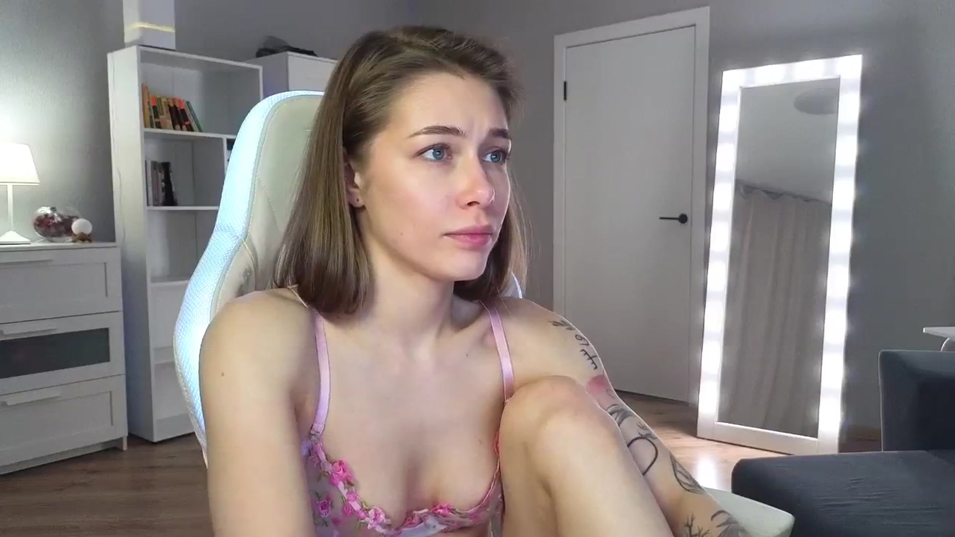 Gallery image thumbnail from KeepSpark's myfreecams stream on, 12/22/2024, 07:04 image 5 of 20