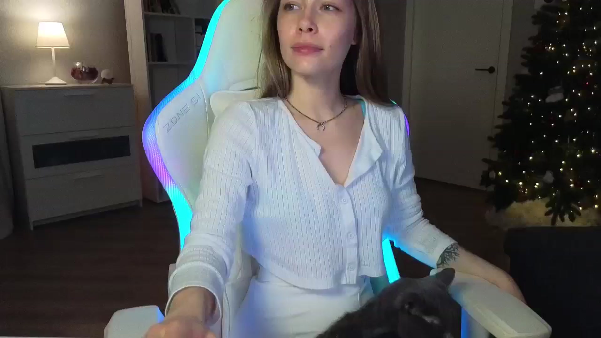 Gallery image thumbnail from KeepSpark's myfreecams stream on, 12/23/2024, 05:21 image 15 of 20