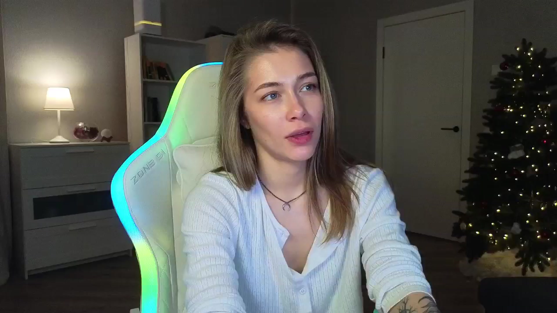 Gallery image thumbnail from KeepSpark's myfreecams stream on, 12/23/2024, 05:21 image 18 of 20