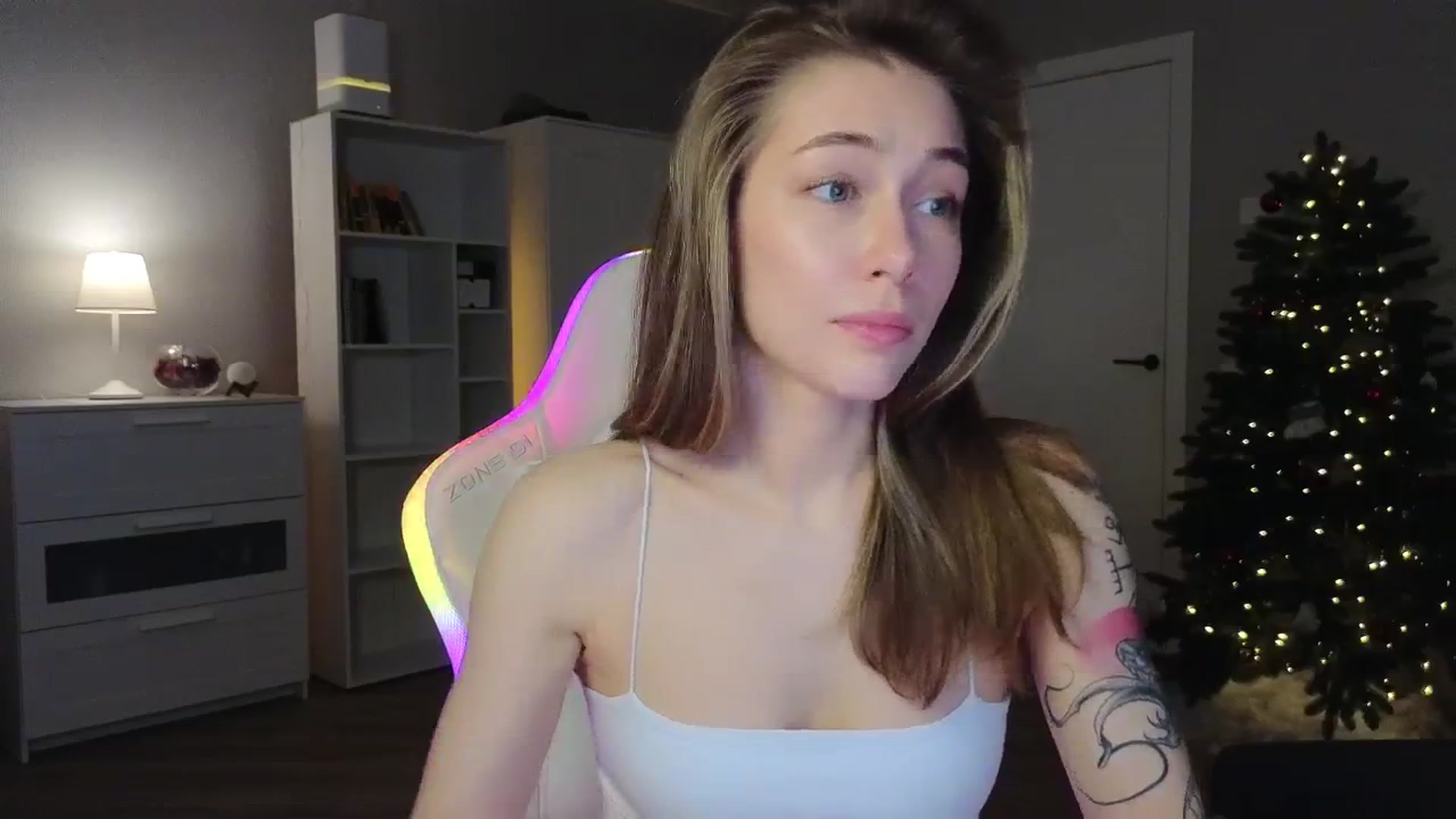 Gallery image thumbnail from KeepSpark's myfreecams stream on, 12/24/2024, 04:43 image 19 of 20