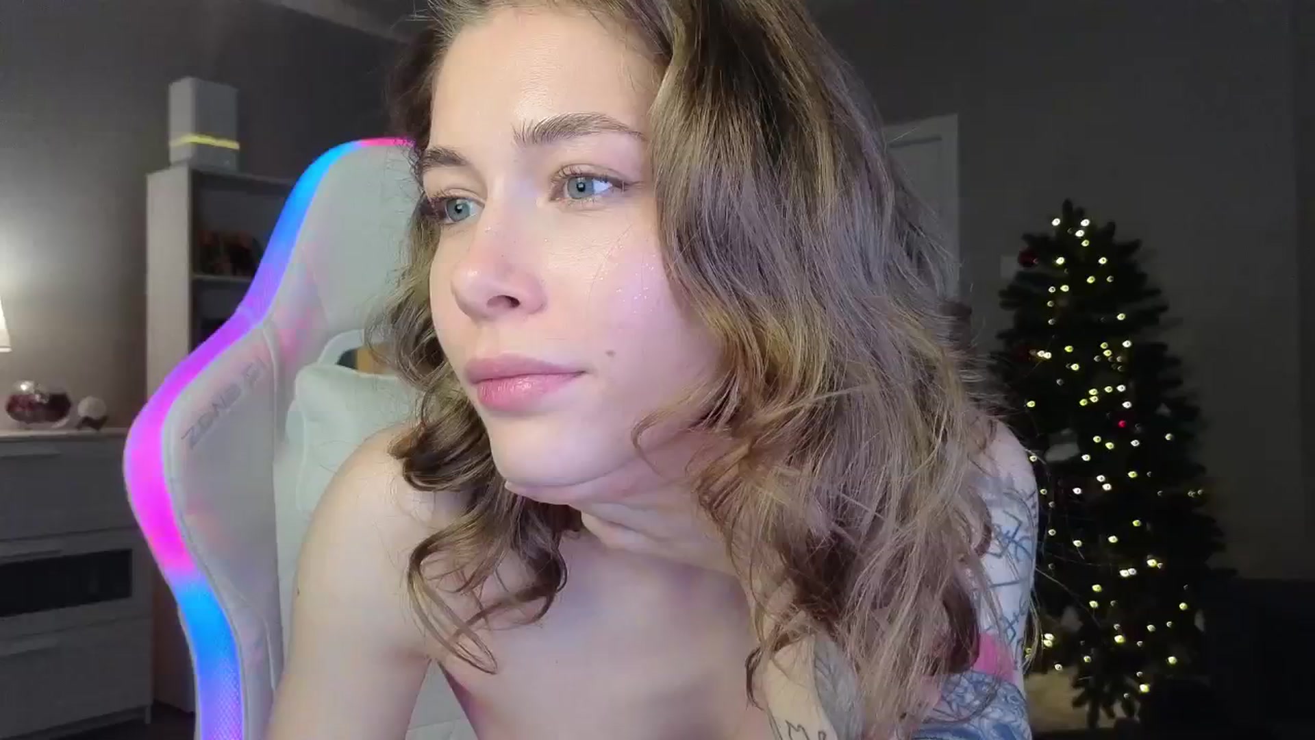 Gallery image thumbnail from KeepSpark's myfreecams stream on, 12/25/2024, 06:23 image 8 of 20