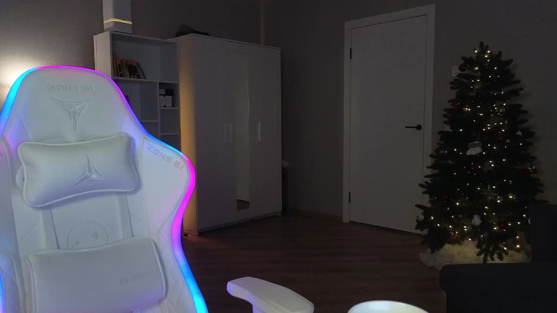 Gallery image thumbnail from KeepSpark's myfreecams stream on, 12/27/2024, 03:59 image 16 of 20
