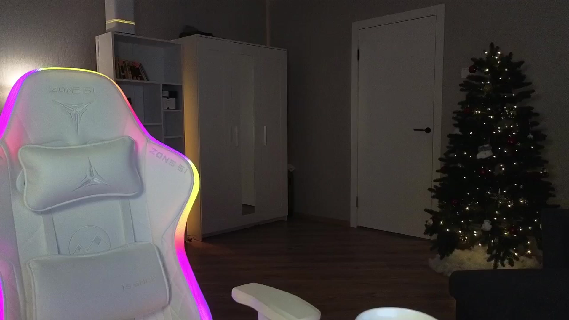 Gallery image thumbnail from KeepSpark's myfreecams stream on, 12/27/2024, 03:59 image 15 of 20