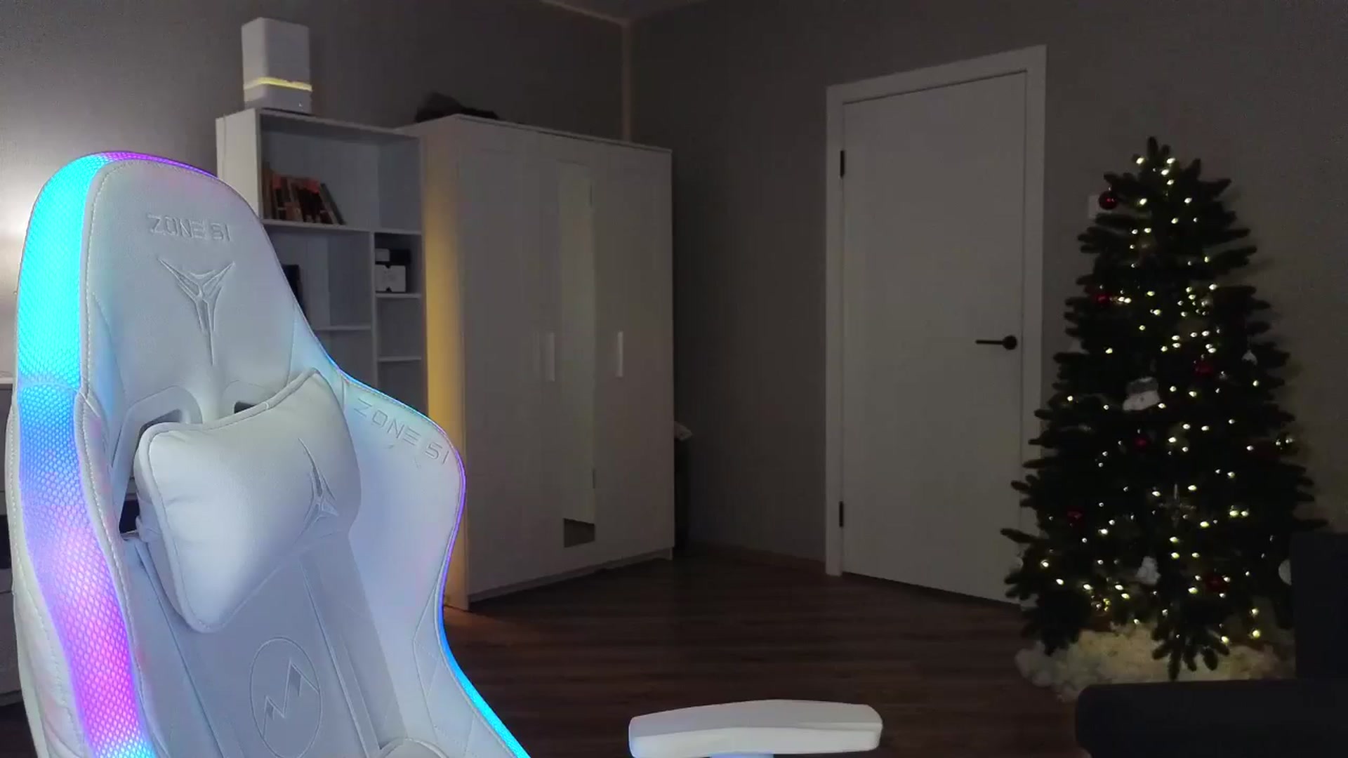 Gallery image thumbnail from KeepSpark's myfreecams stream on, 12/30/2024, 04:44 image 14 of 20