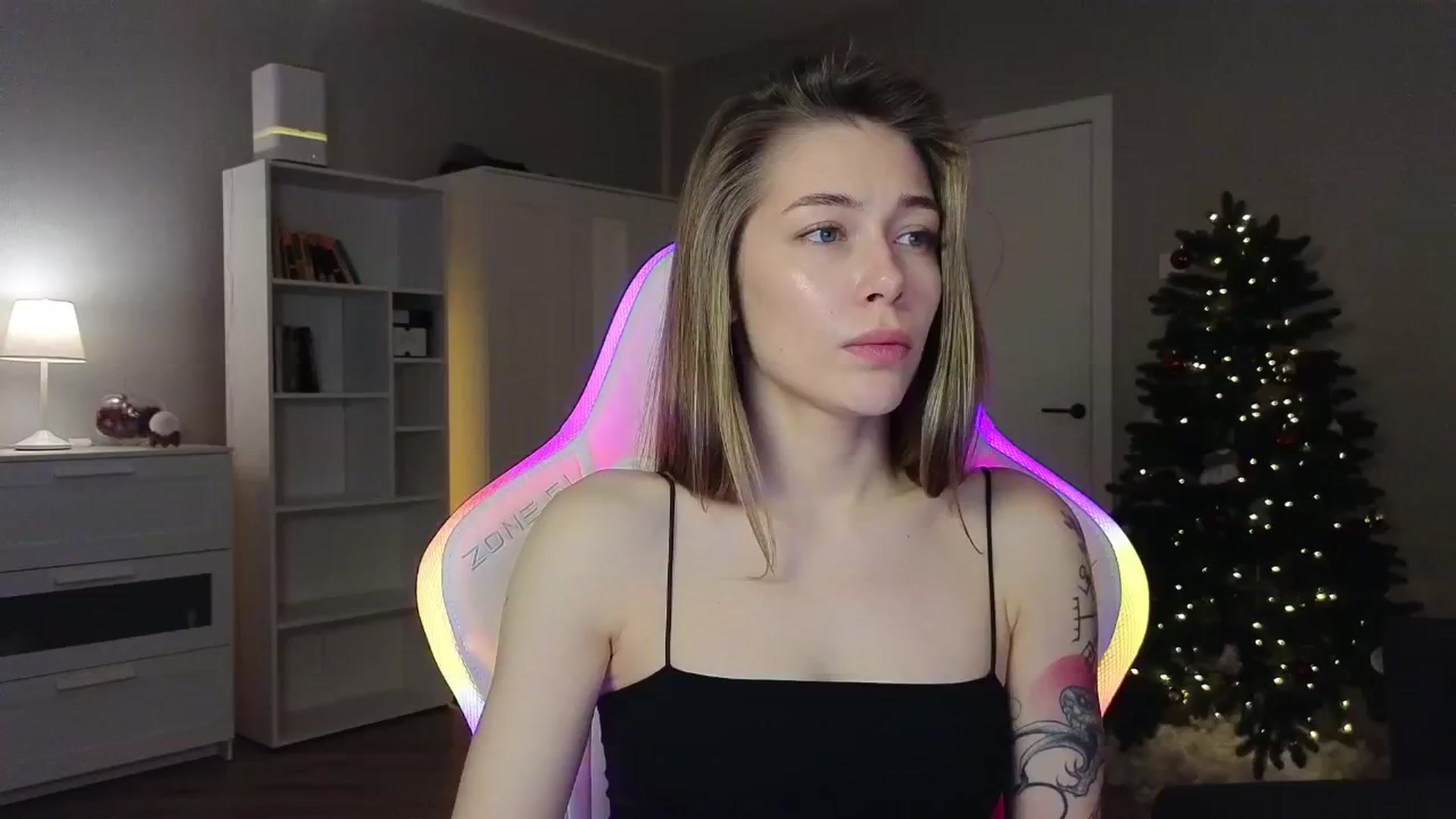 Gallery image thumbnail from KeepSpark's myfreecams stream on, 12/30/2024, 06:00 image 10 of 20