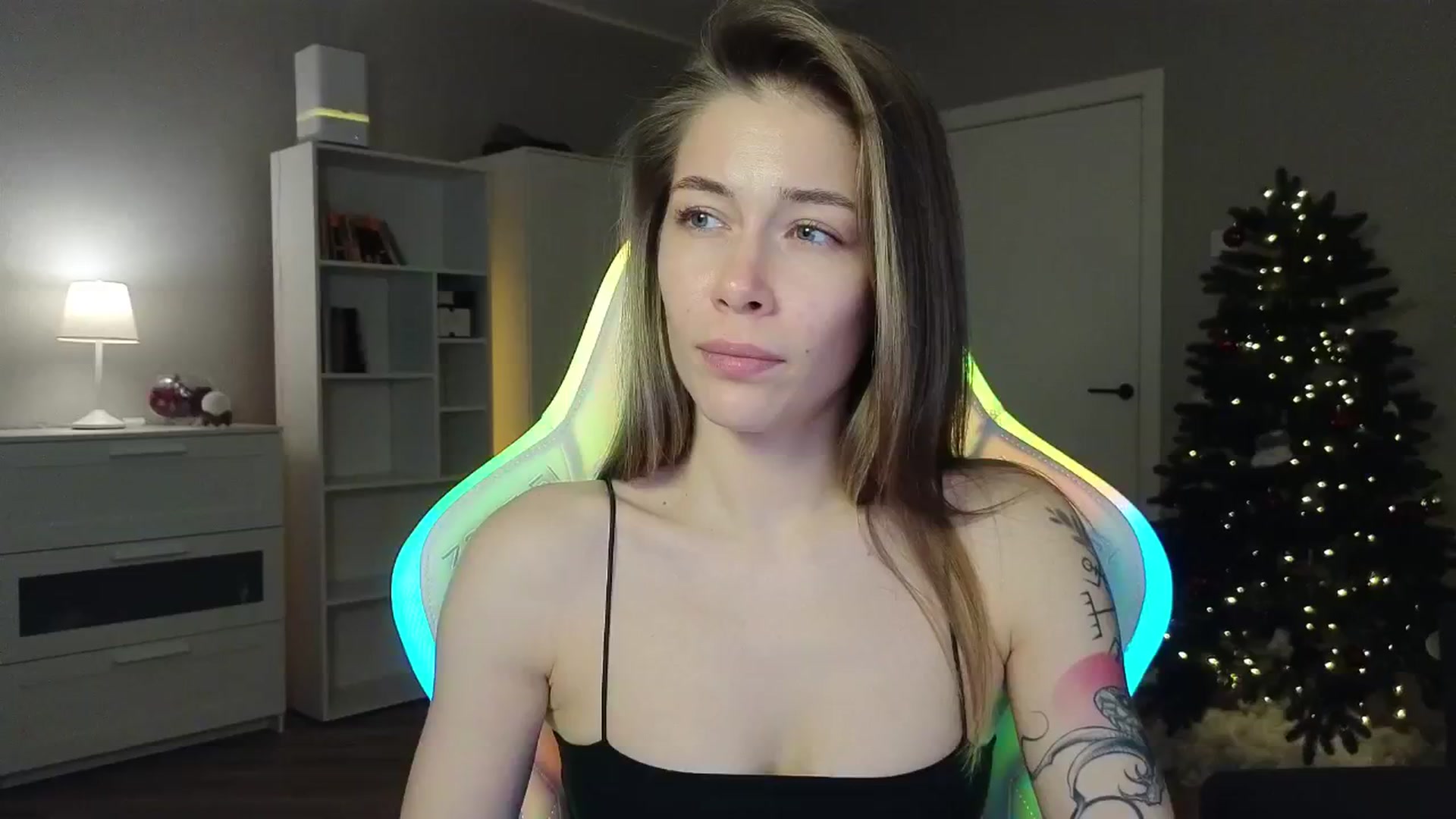 Gallery image thumbnail from KeepSpark's myfreecams stream on, 12/30/2024, 07:04 image 16 of 20