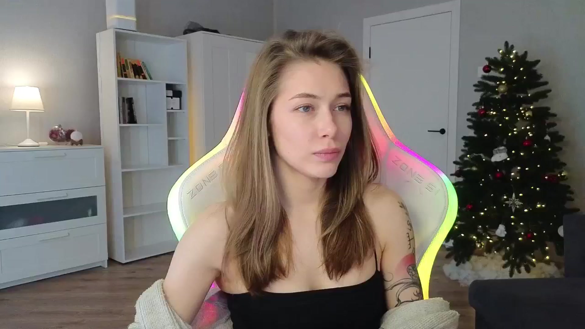 Gallery image thumbnail from KeepSpark's myfreecams stream on, 12/30/2024, 07:46 image 11 of 20