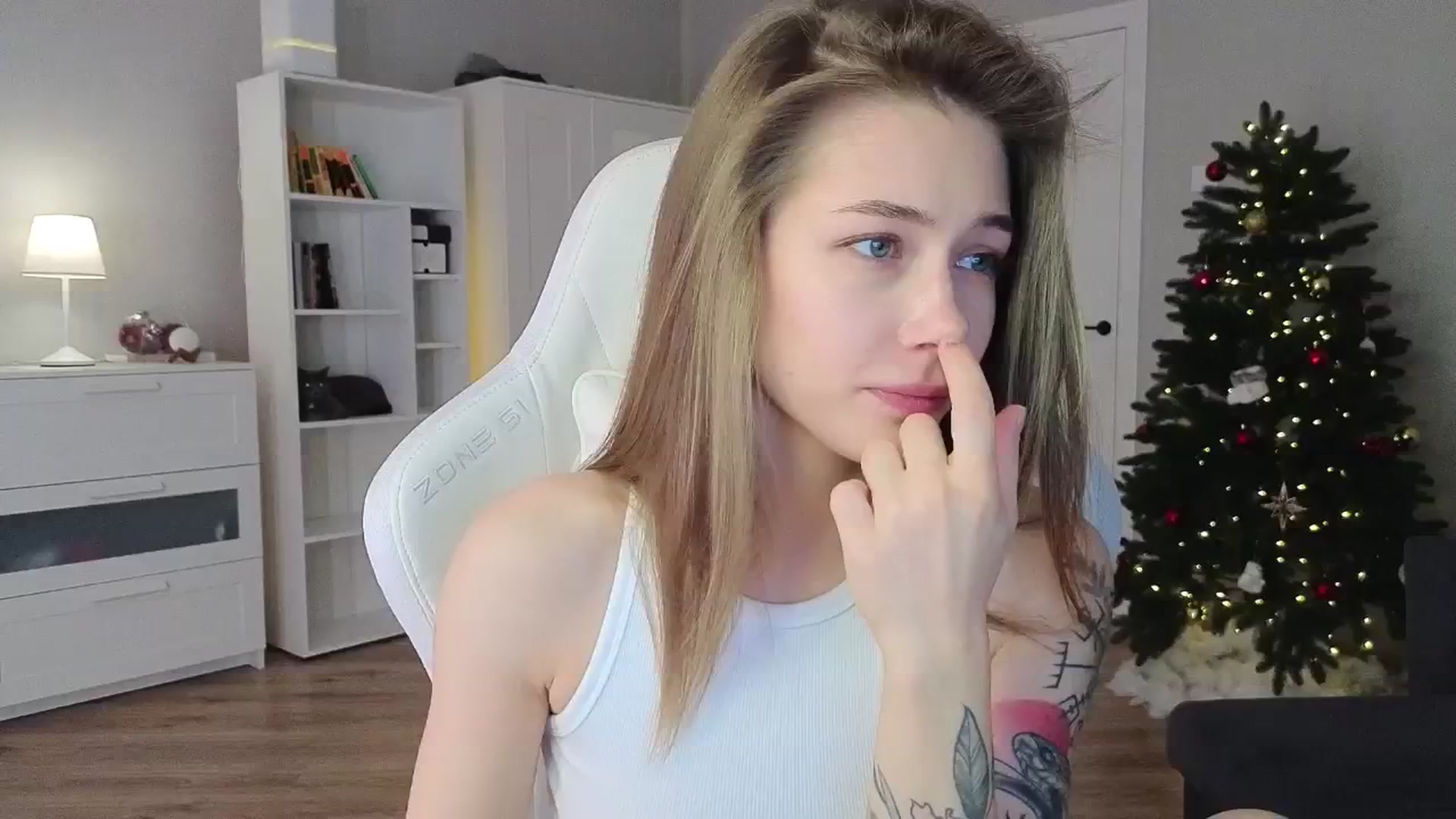 Gallery image thumbnail from KeepSpark's myfreecams stream on, 12/31/2024, 06:11 image 5 of 20