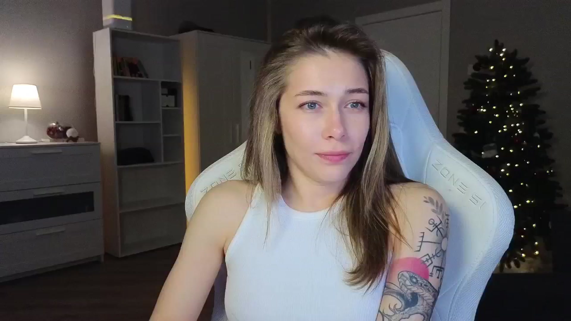 Gallery image thumbnail from KeepSpark's myfreecams stream on, 12/31/2024, 06:11 image 16 of 20