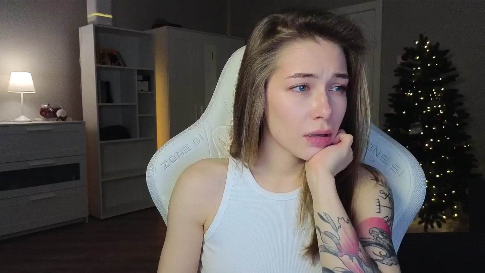 Gallery image thumbnail from KeepSpark's myfreecams stream on, 12/31/2024, 06:11 image 8 of 20