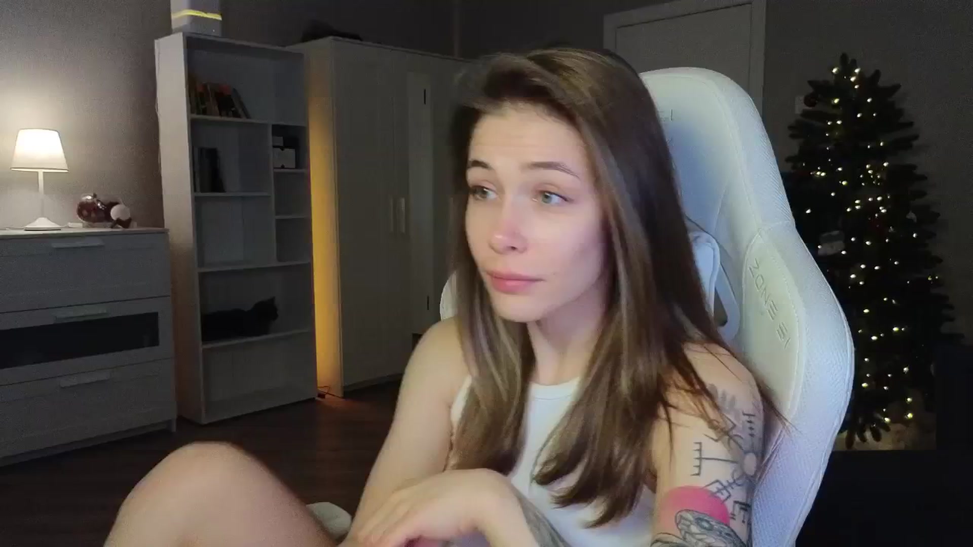 Gallery image thumbnail from KeepSpark's myfreecams stream on, 12/31/2024, 07:17 image 15 of 20