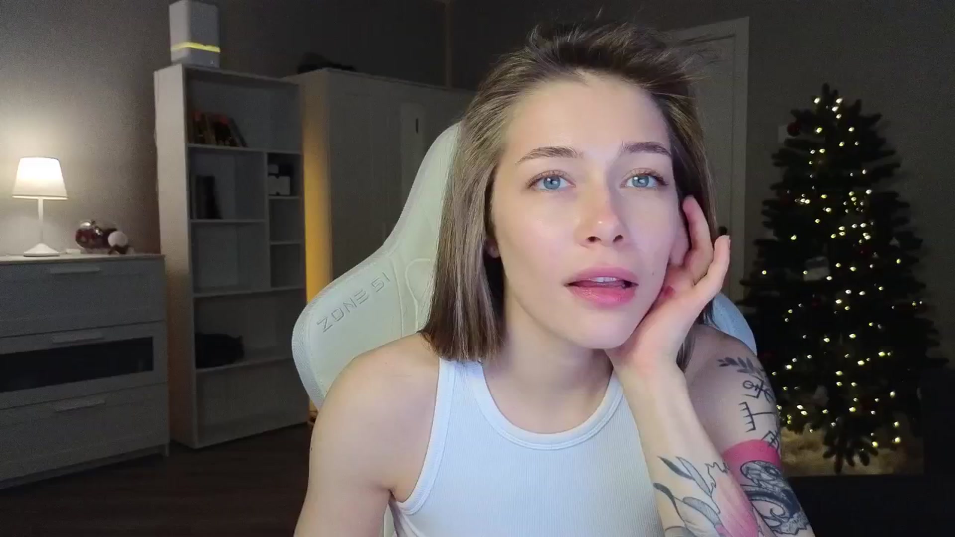 Gallery image thumbnail from KeepSpark's myfreecams stream on, 12/31/2024, 07:17 image 7 of 20