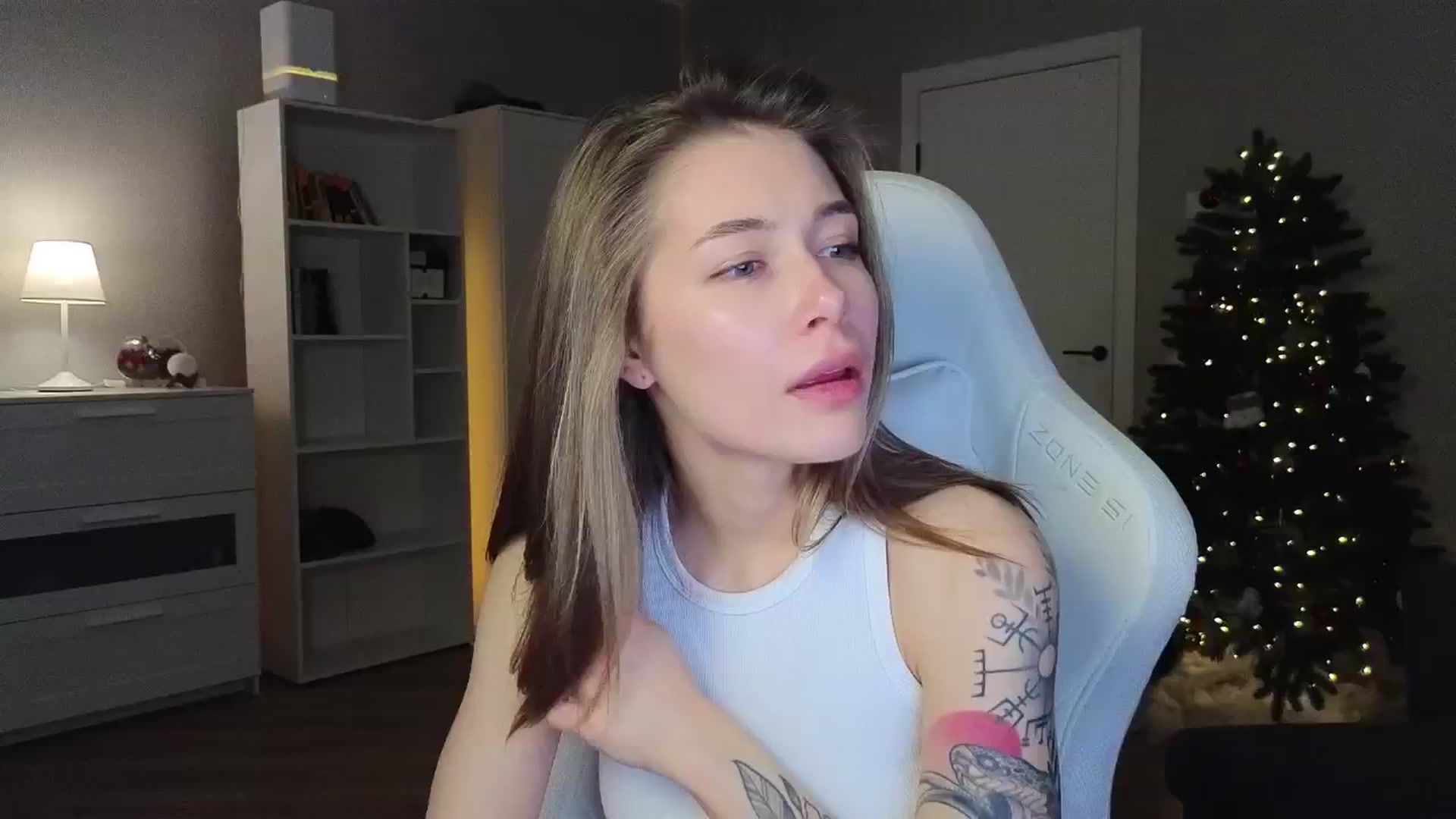 Gallery image thumbnail from KeepSpark's myfreecams stream on, 12/31/2024, 07:17 image 1 of 20