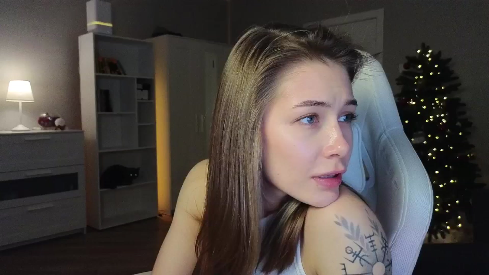 Gallery image thumbnail from KeepSpark's myfreecams stream on, 12/31/2024, 07:17 image 10 of 20