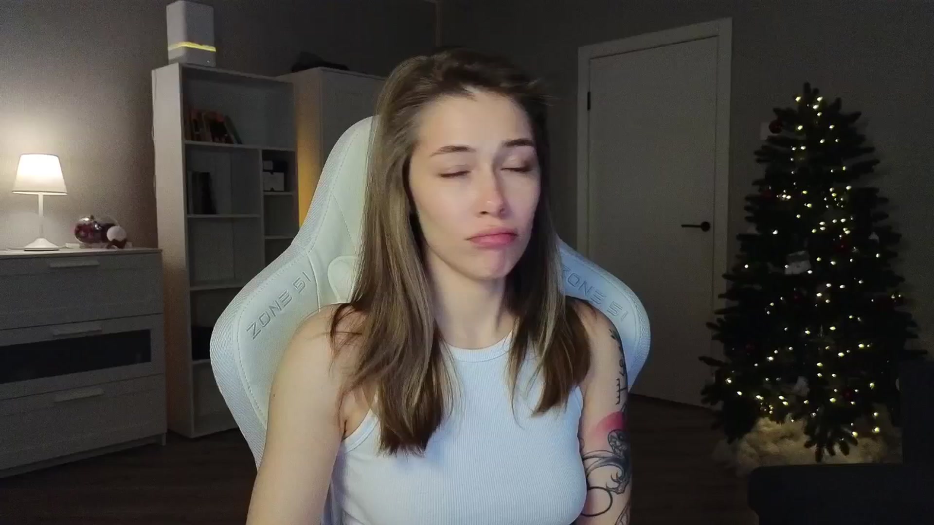 Gallery image thumbnail from KeepSpark's myfreecams stream on, 12/31/2024, 07:17 image 9 of 20