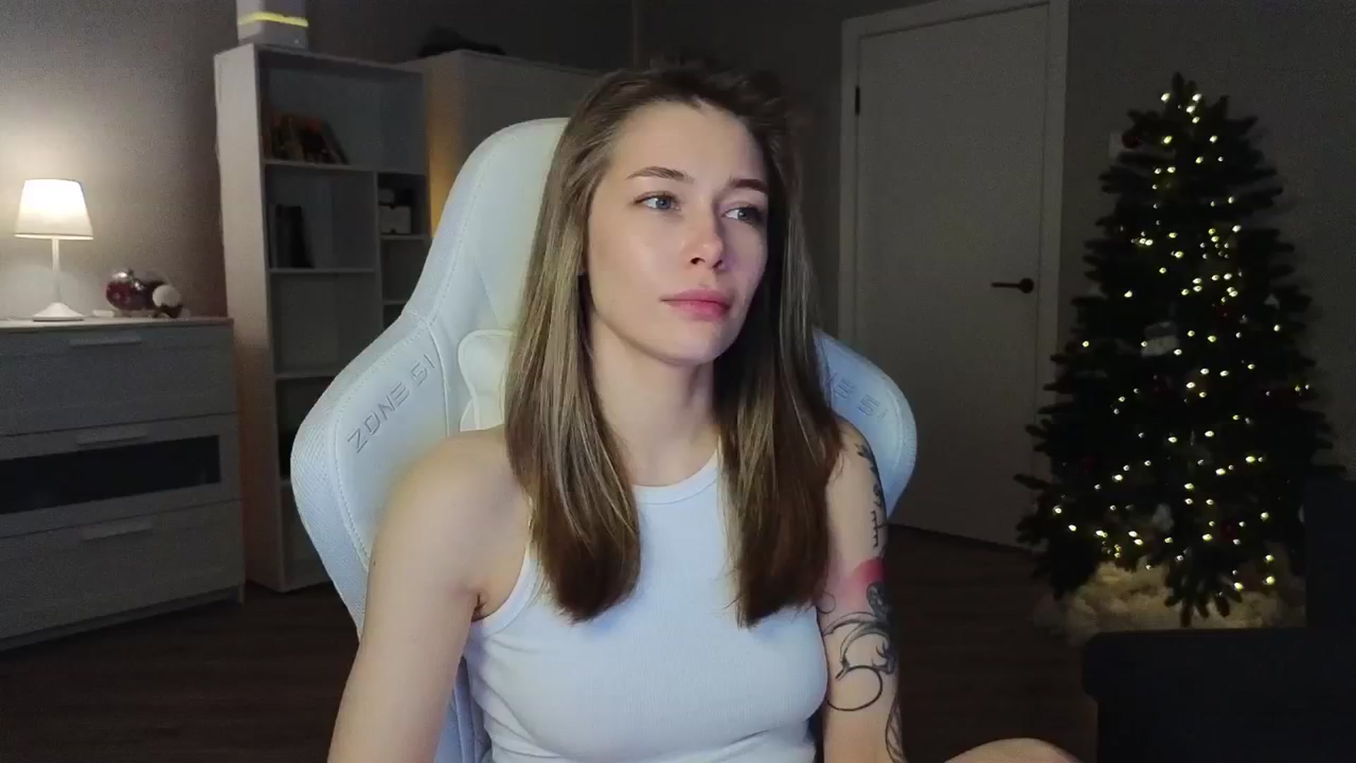 Gallery image thumbnail from KeepSpark's myfreecams stream on, 12/31/2024, 07:17 image 13 of 20