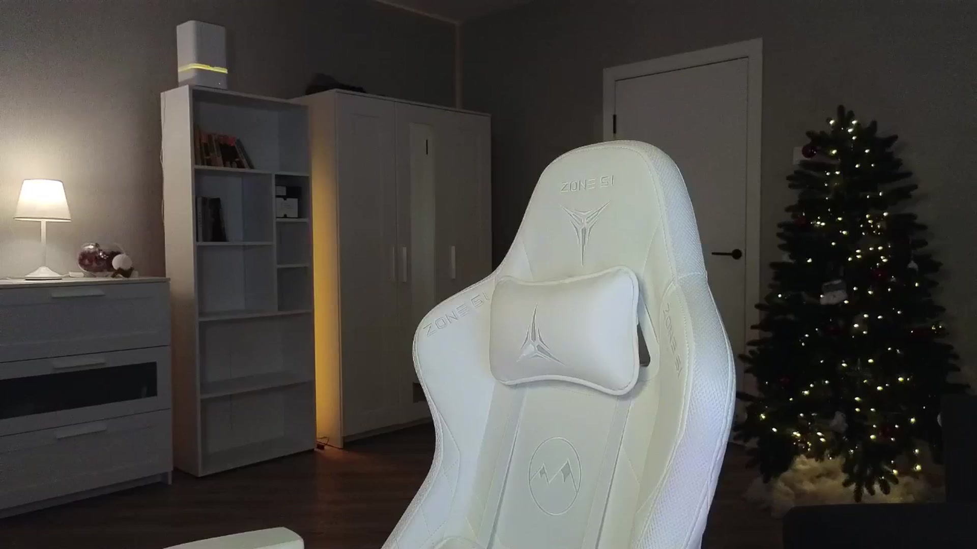 Gallery image thumbnail from KeepSpark's myfreecams stream on, 12/31/2024, 07:34 image 16 of 20