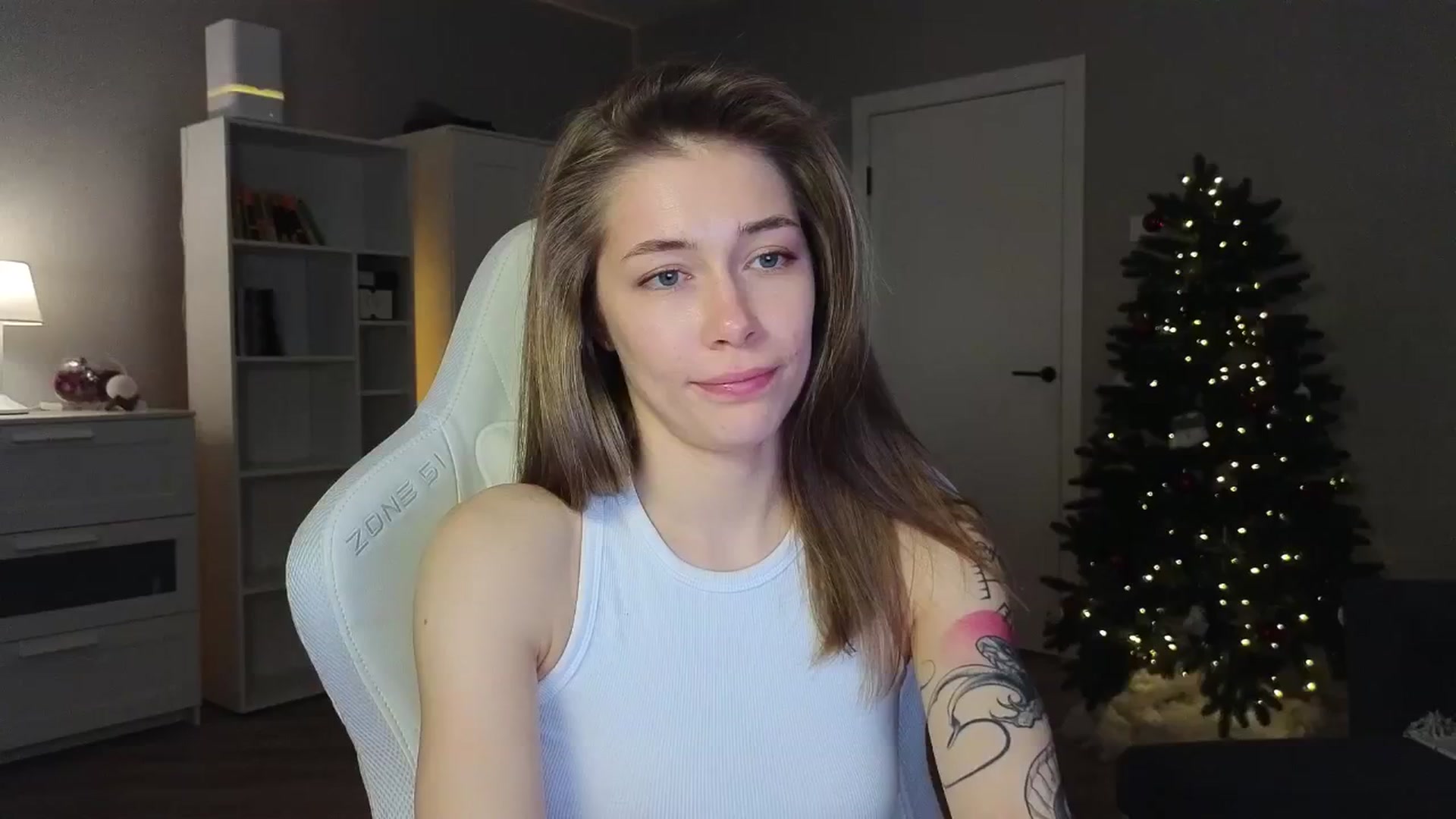 Gallery image thumbnail from KeepSpark's myfreecams stream on, 12/31/2024, 07:34 image 19 of 20