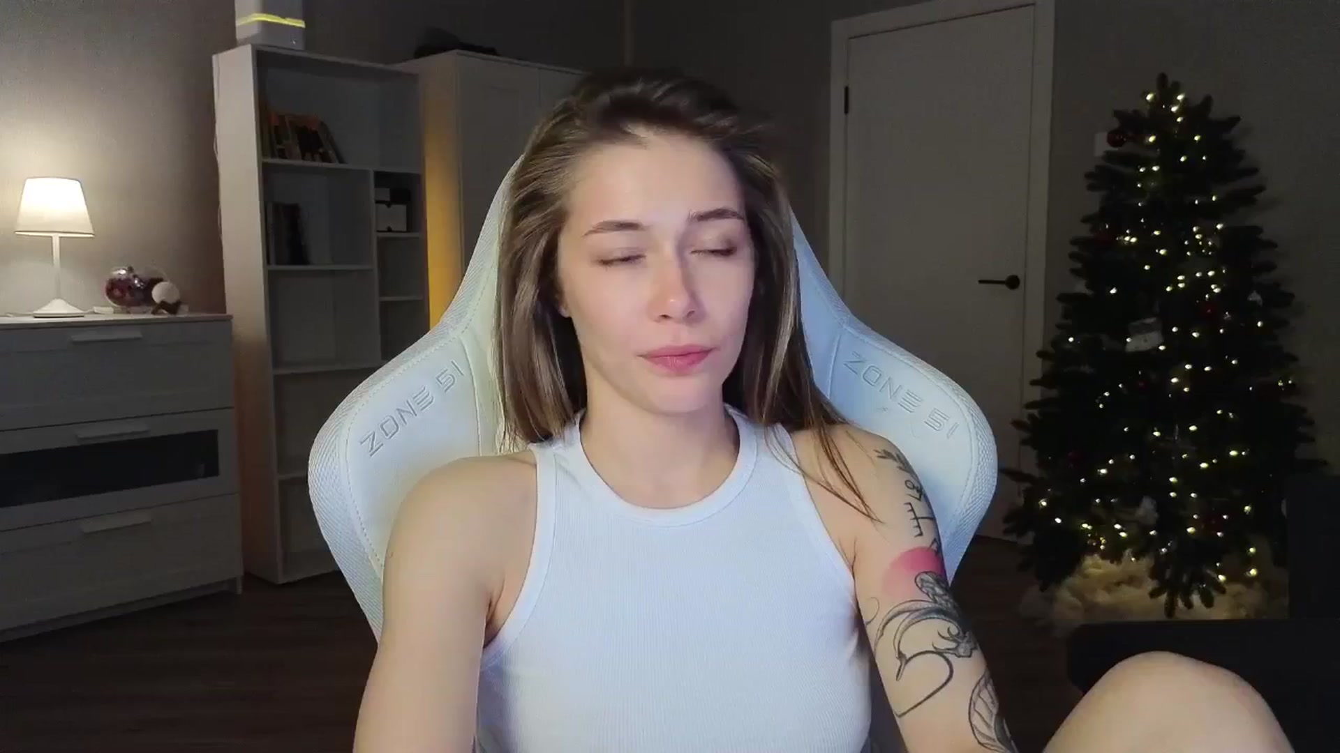 Gallery image thumbnail from KeepSpark's myfreecams stream on, 12/31/2024, 07:34 image 11 of 20