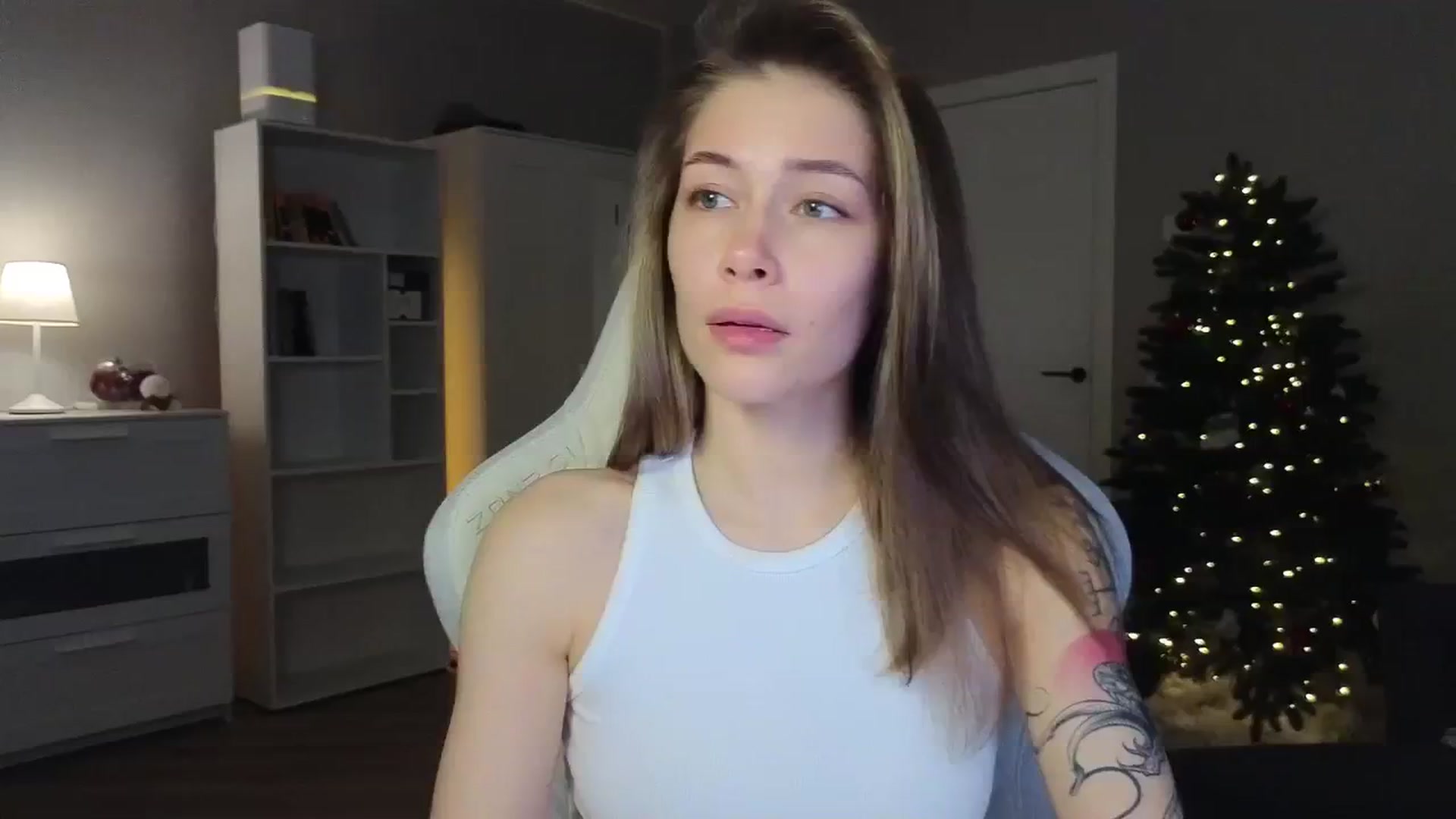 Gallery image thumbnail from KeepSpark's myfreecams stream on, 12/31/2024, 07:34 image 18 of 20