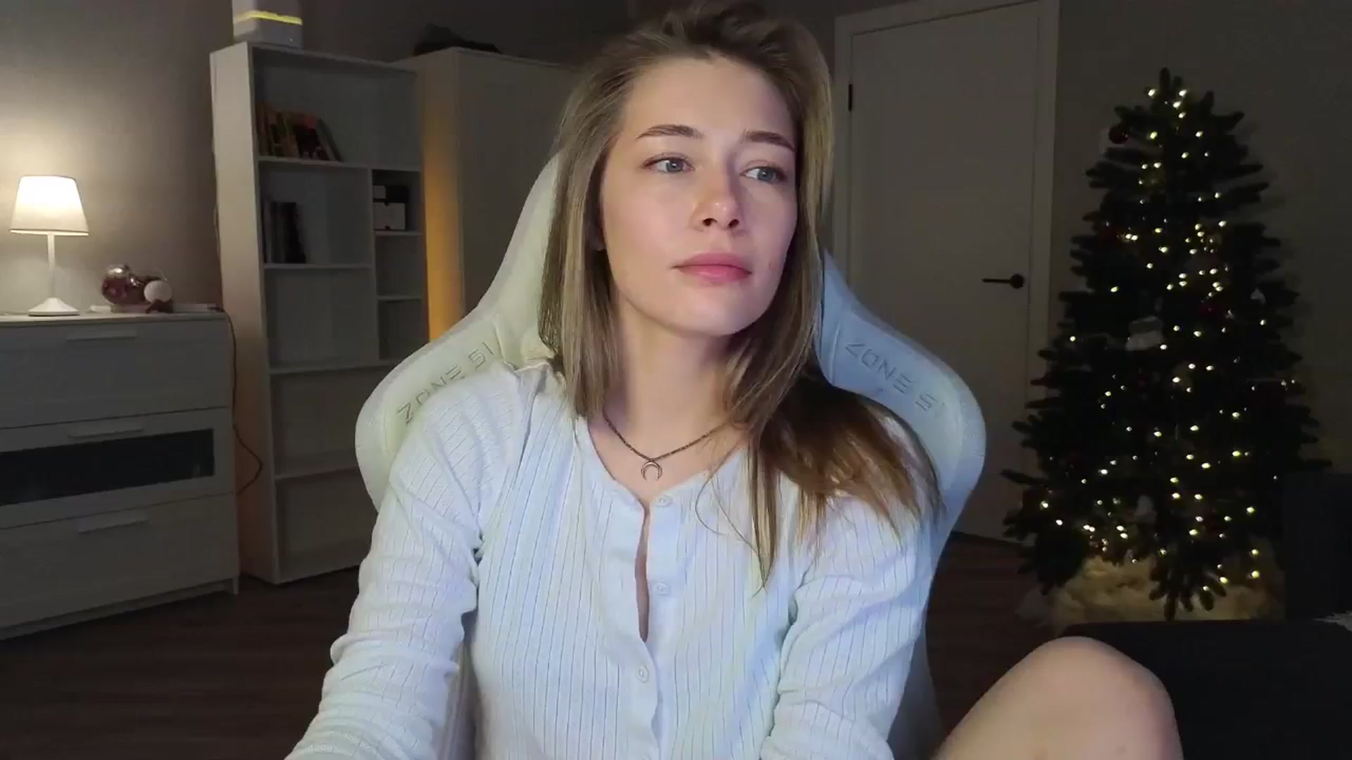 Gallery image thumbnail from KeepSpark's myfreecams stream on, 01/03/2025, 04:33 image 11 of 20