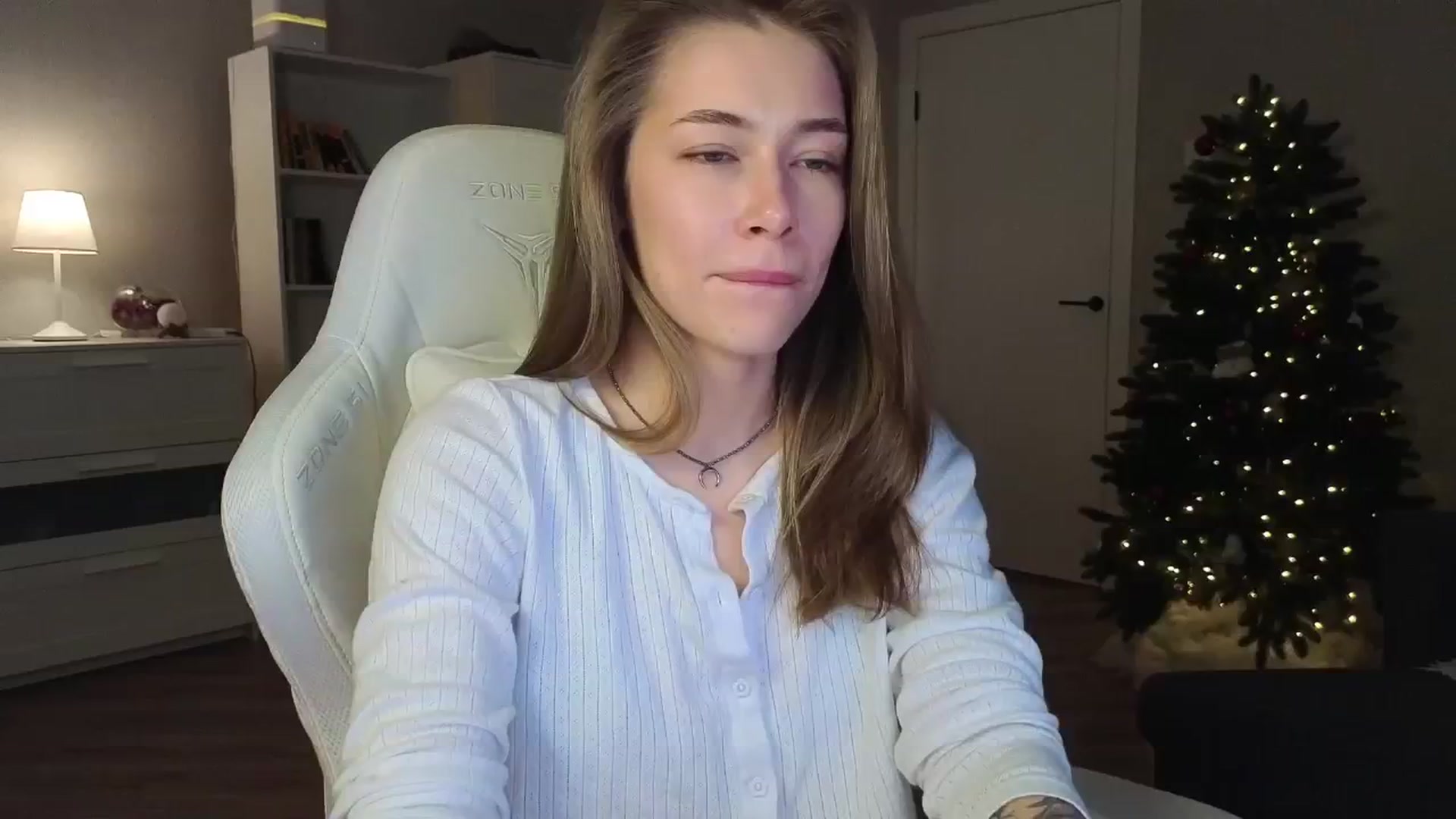 Gallery image thumbnail from KeepSpark's myfreecams stream on, 01/03/2025, 04:33 image 1 of 20