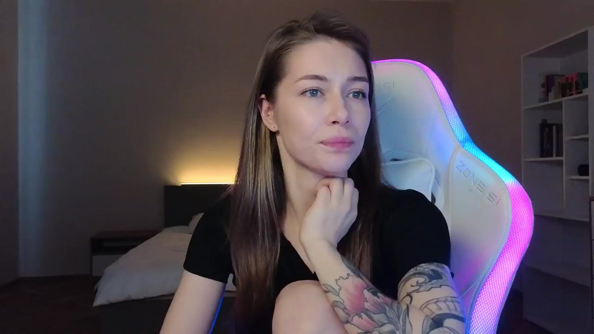Gallery image thumbnail from KeepSpark's myfreecams stream on, 03/16/2025, 07:09 image 18 of 20