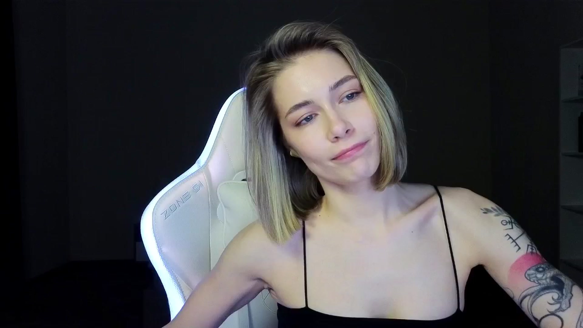 Gallery image thumbnail from KeepSpark's myfreecams stream on, 03/23/2025, 03:41 image 10 of 20