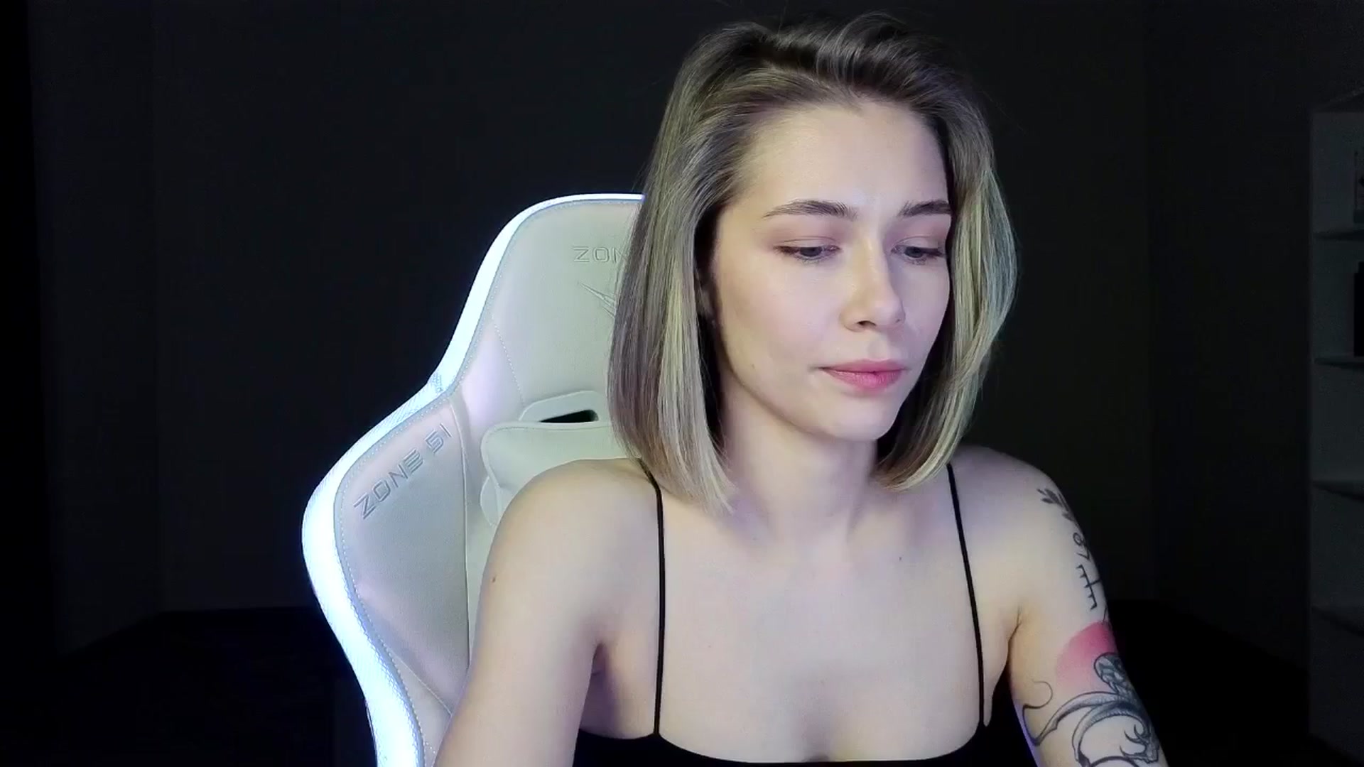 Gallery image thumbnail from KeepSpark's myfreecams stream on, 03/23/2025, 03:41 image 16 of 20