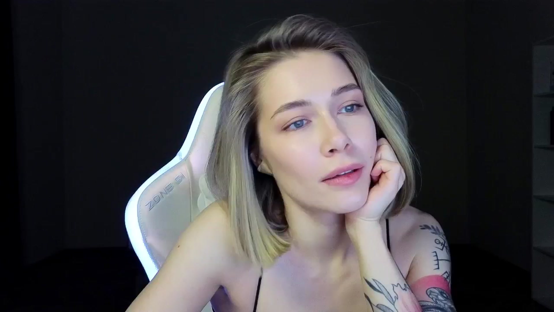 Gallery image thumbnail from KeepSpark's myfreecams stream on, 03/23/2025, 03:41 image 14 of 20