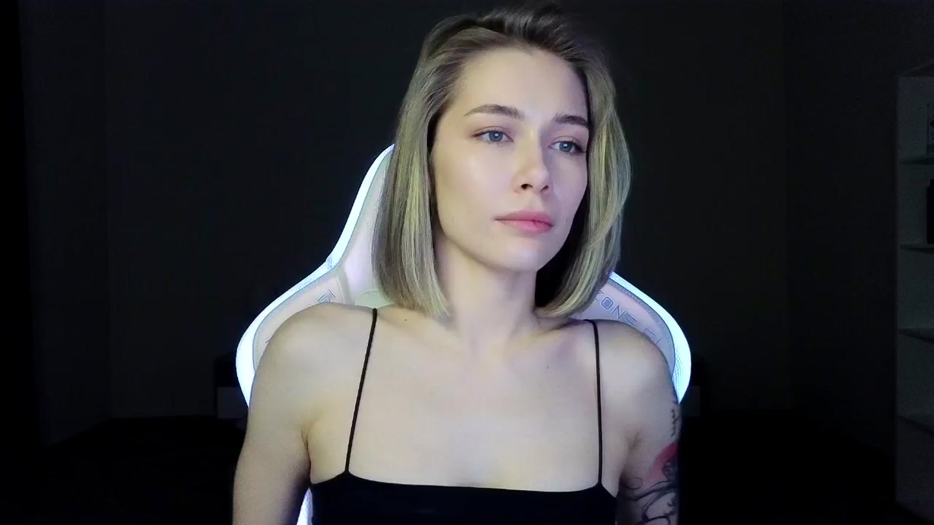 Gallery image thumbnail from KeepSpark's myfreecams stream on, 03/23/2025, 03:41 image 18 of 20