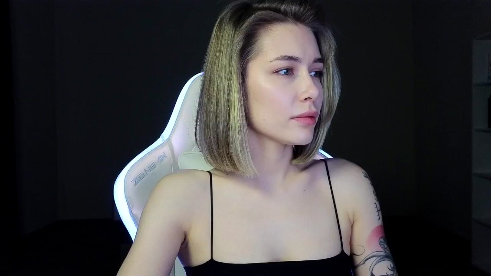 Gallery image thumbnail from KeepSpark's myfreecams stream on, 03/23/2025, 03:41 image 19 of 20