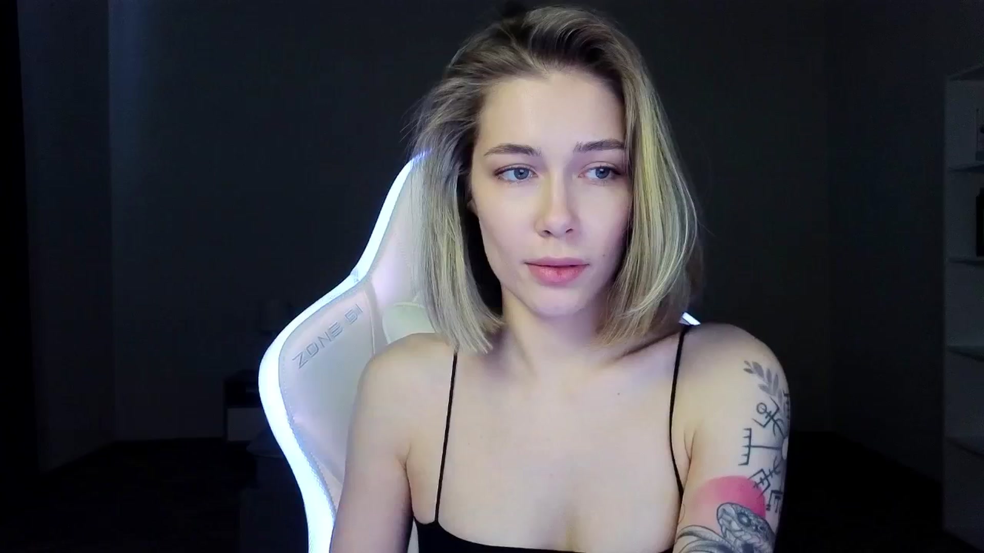 Gallery image thumbnail from KeepSpark's myfreecams stream on, 03/23/2025, 04:55 image 17 of 20