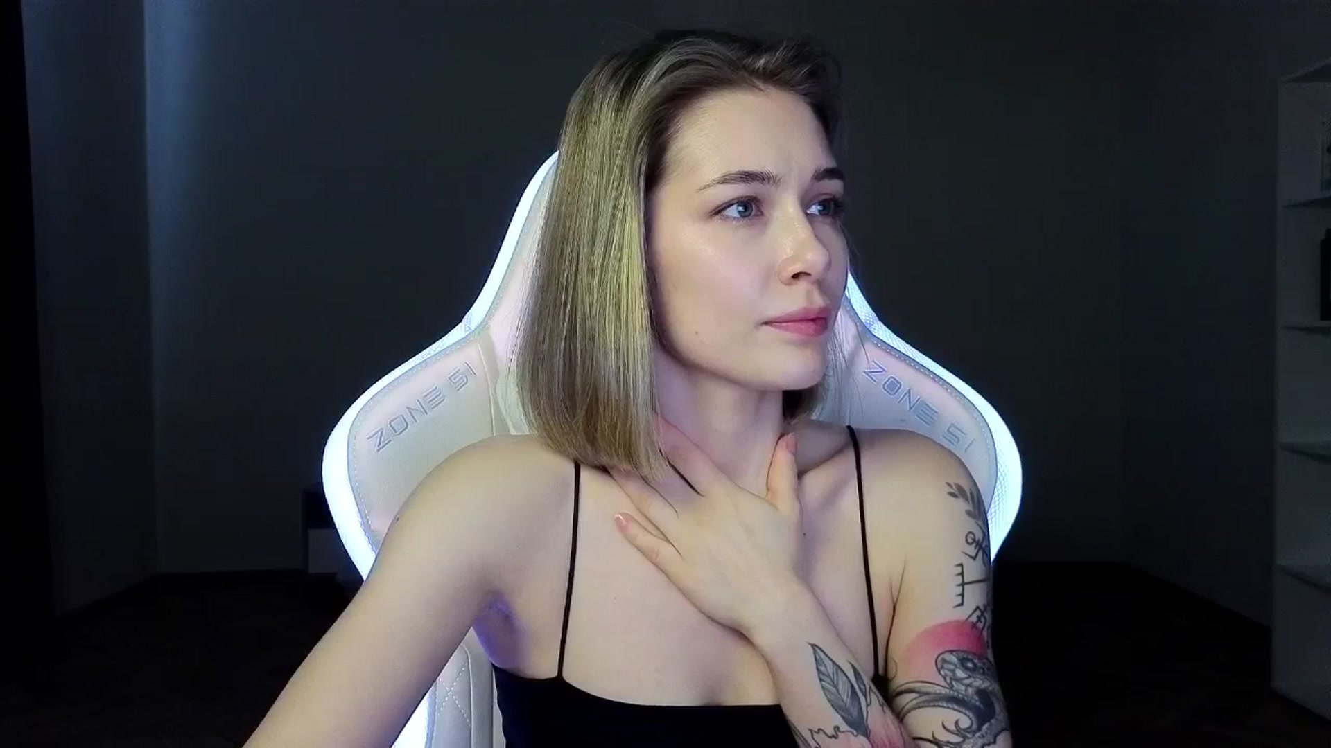 Gallery image thumbnail from KeepSpark's myfreecams stream on, 03/23/2025, 07:27 image 17 of 20