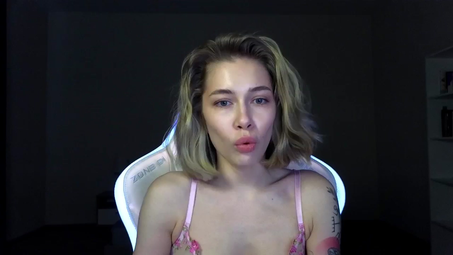 Gallery image thumbnail from KeepSpark's myfreecams stream on, 03/24/2025, 04:20 image 14 of 20