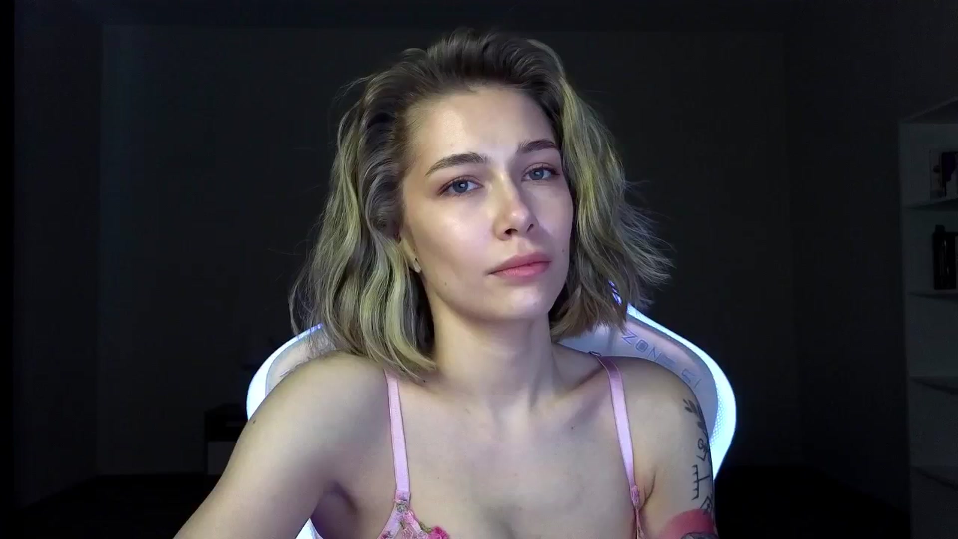 Gallery image thumbnail from KeepSpark's myfreecams stream on, 03/24/2025, 04:20 image 19 of 20