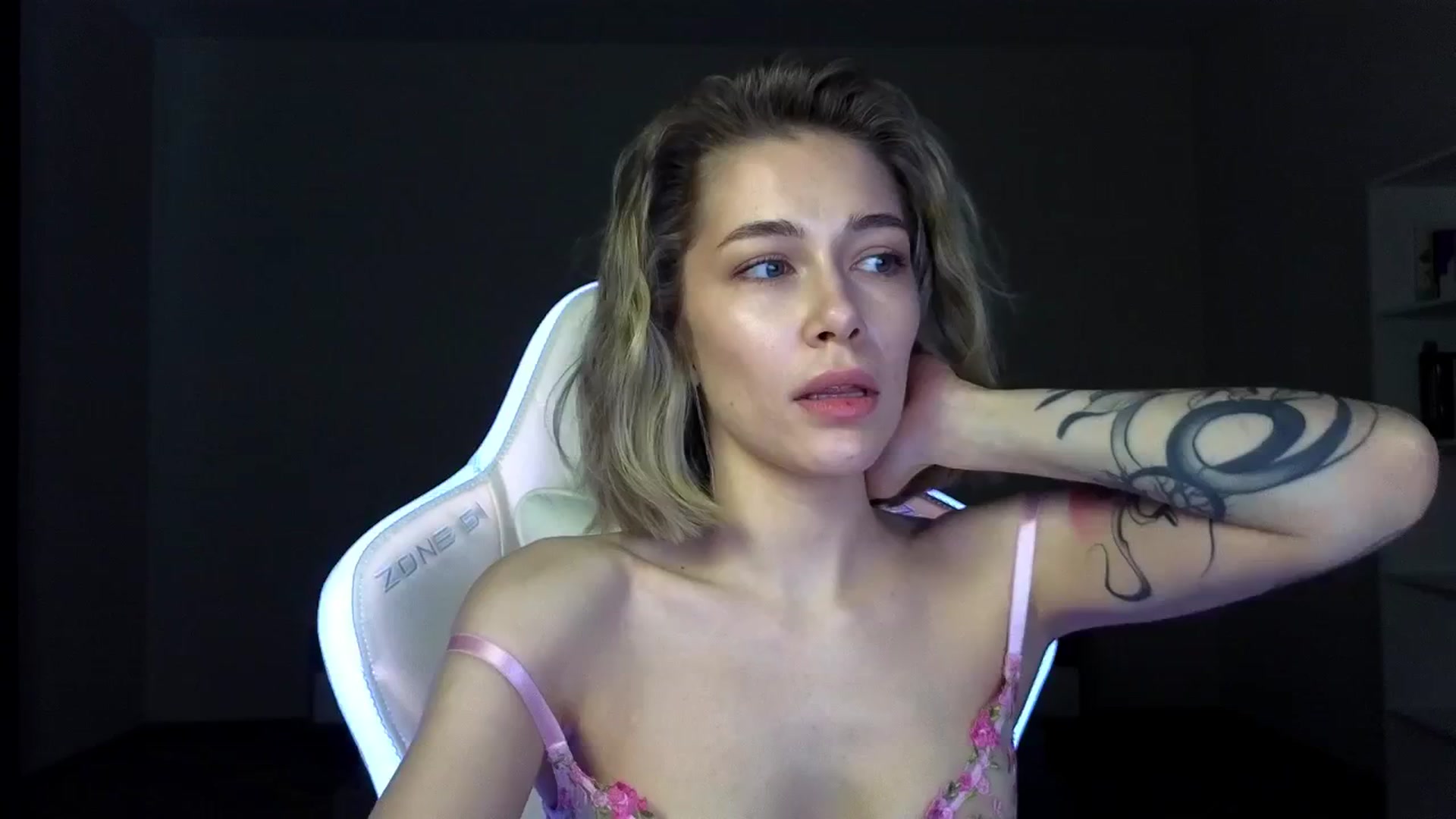 Gallery image thumbnail from KeepSpark's myfreecams stream on, 03/24/2025, 04:20 image 17 of 20
