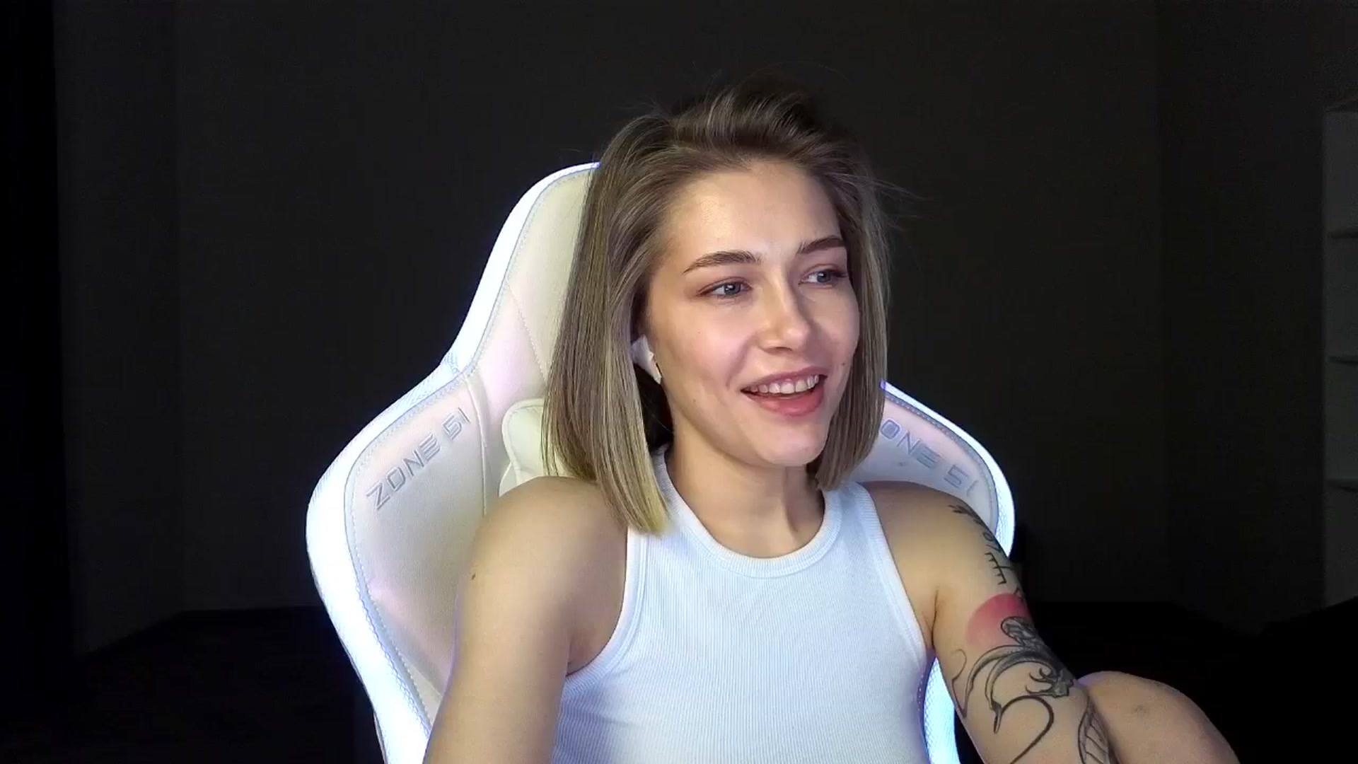 Gallery image thumbnail from KeepSpark's myfreecams stream on, 03/25/2025, 04:31 image 13 of 20