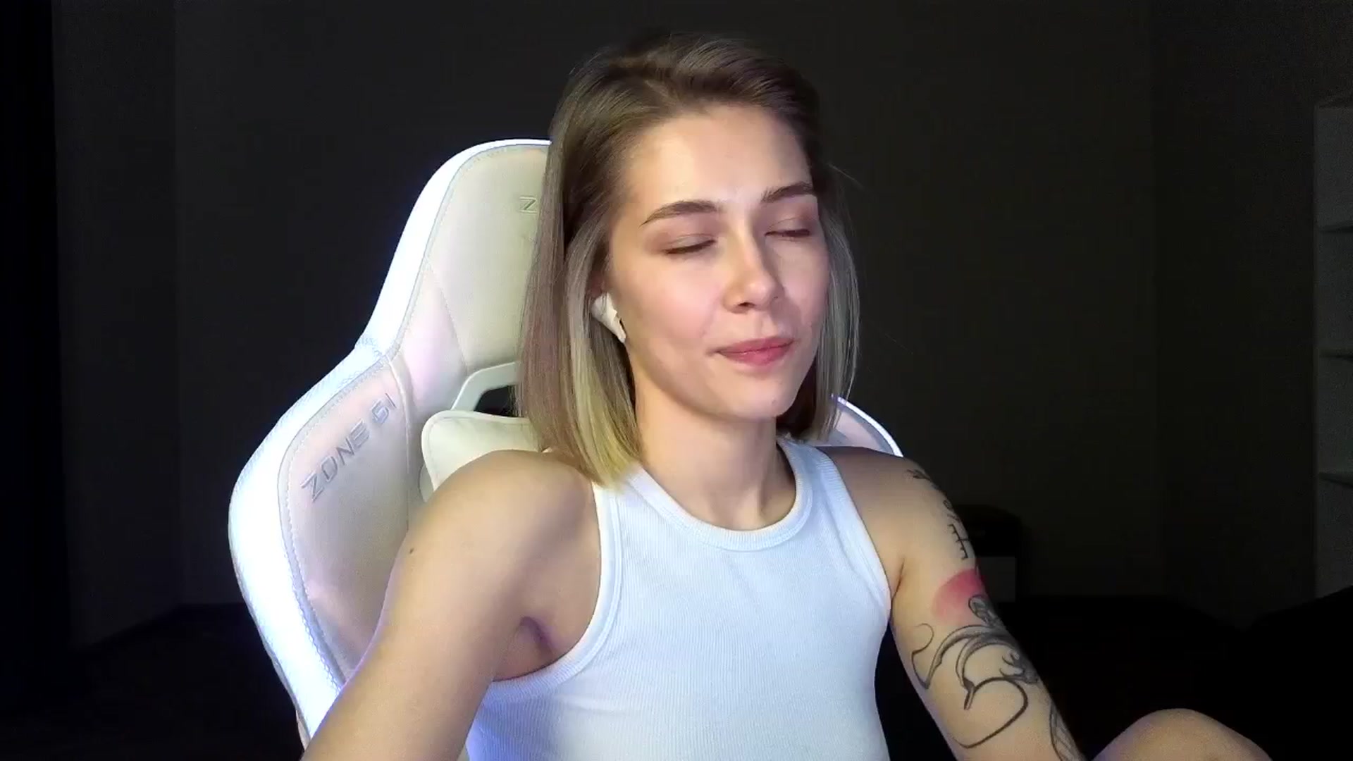 Gallery image thumbnail from KeepSpark's myfreecams stream on, 03/25/2025, 05:32 image 5 of 20