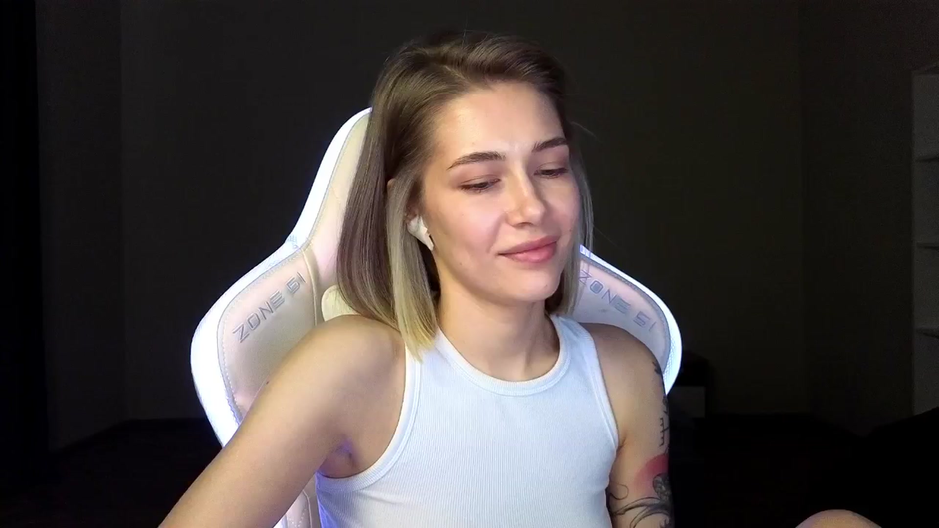 Gallery image thumbnail from KeepSpark's myfreecams stream on, 03/25/2025, 05:32 image 6 of 20