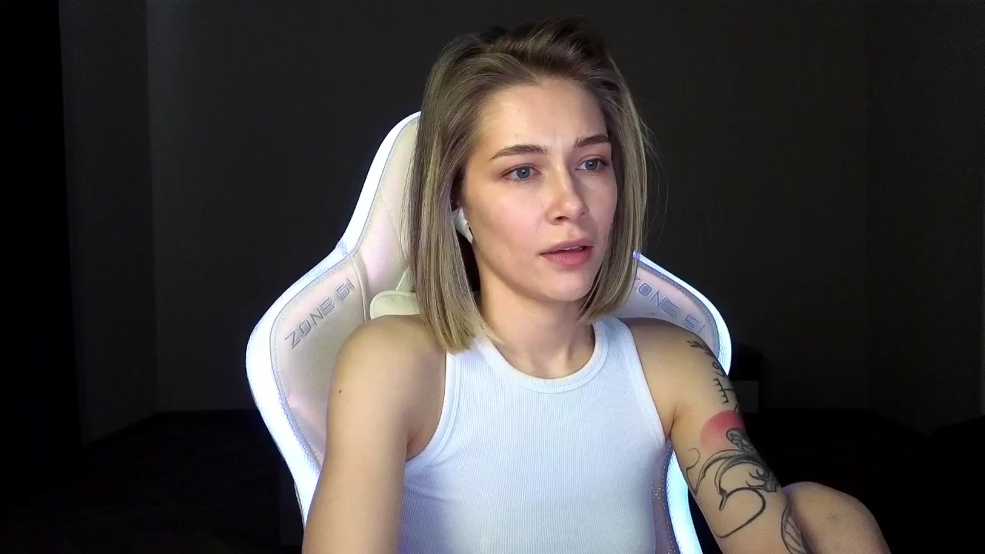 Gallery image thumbnail from KeepSpark's myfreecams stream on, 03/25/2025, 05:32 image 15 of 20