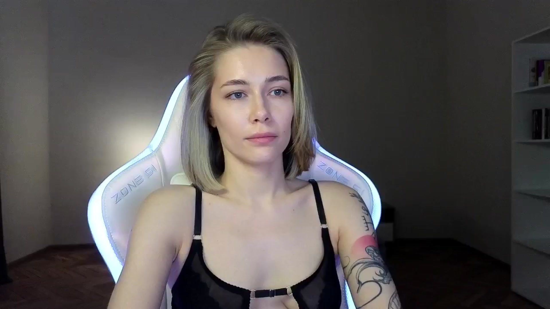 Gallery image thumbnail from KeepSpark's myfreecams stream on, 03/27/2025, 04:42 image 18 of 20