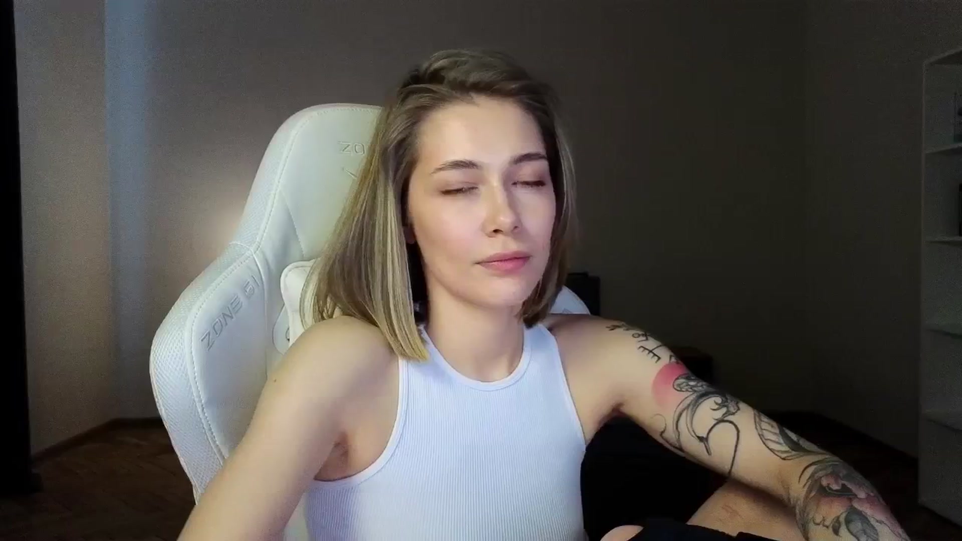 Gallery image thumbnail from KeepSpark's myfreecams stream on, 03/28/2025, 05:33 image 20 of 20