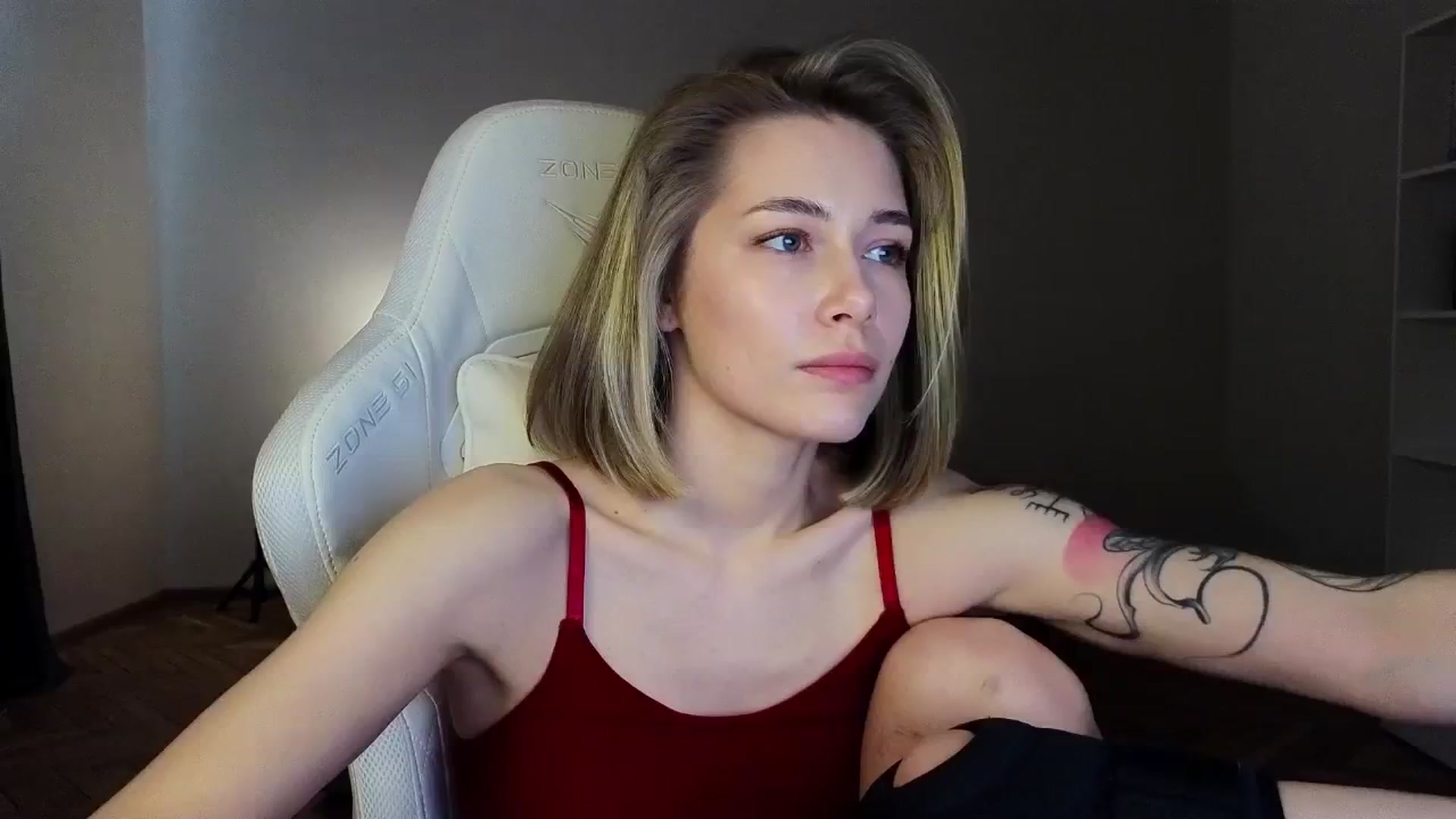 Gallery image thumbnail from KeepSpark's myfreecams stream on, 03/30/2025, 07:22 image 16 of 20
