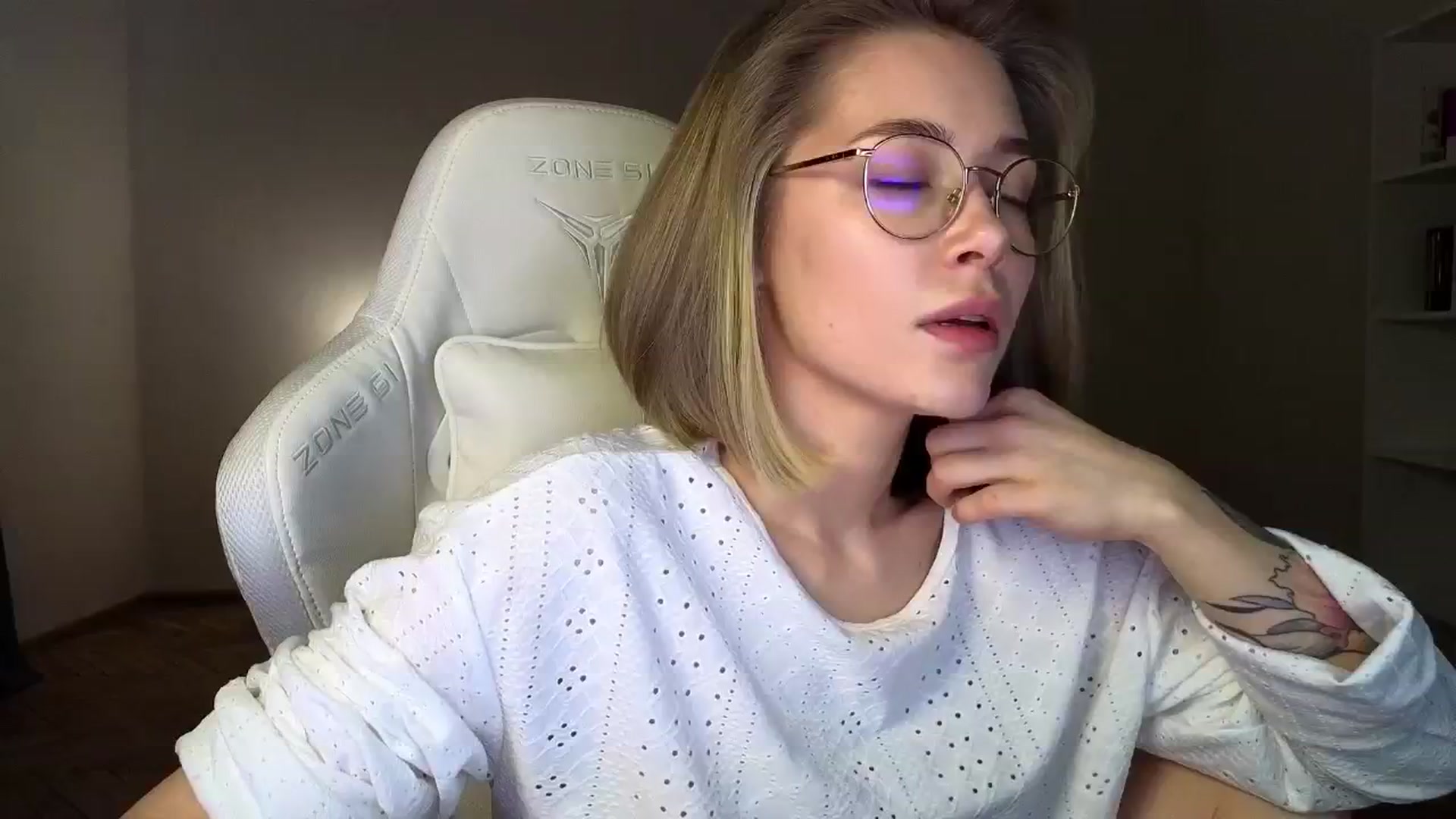 Gallery image thumbnail from KeepSpark's myfreecams stream on, 03/31/2025, 04:39 image 10 of 20