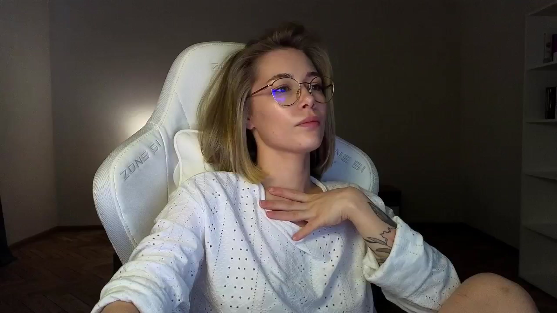 Gallery image thumbnail from KeepSpark's myfreecams stream on, 03/31/2025, 04:39 image 12 of 20
