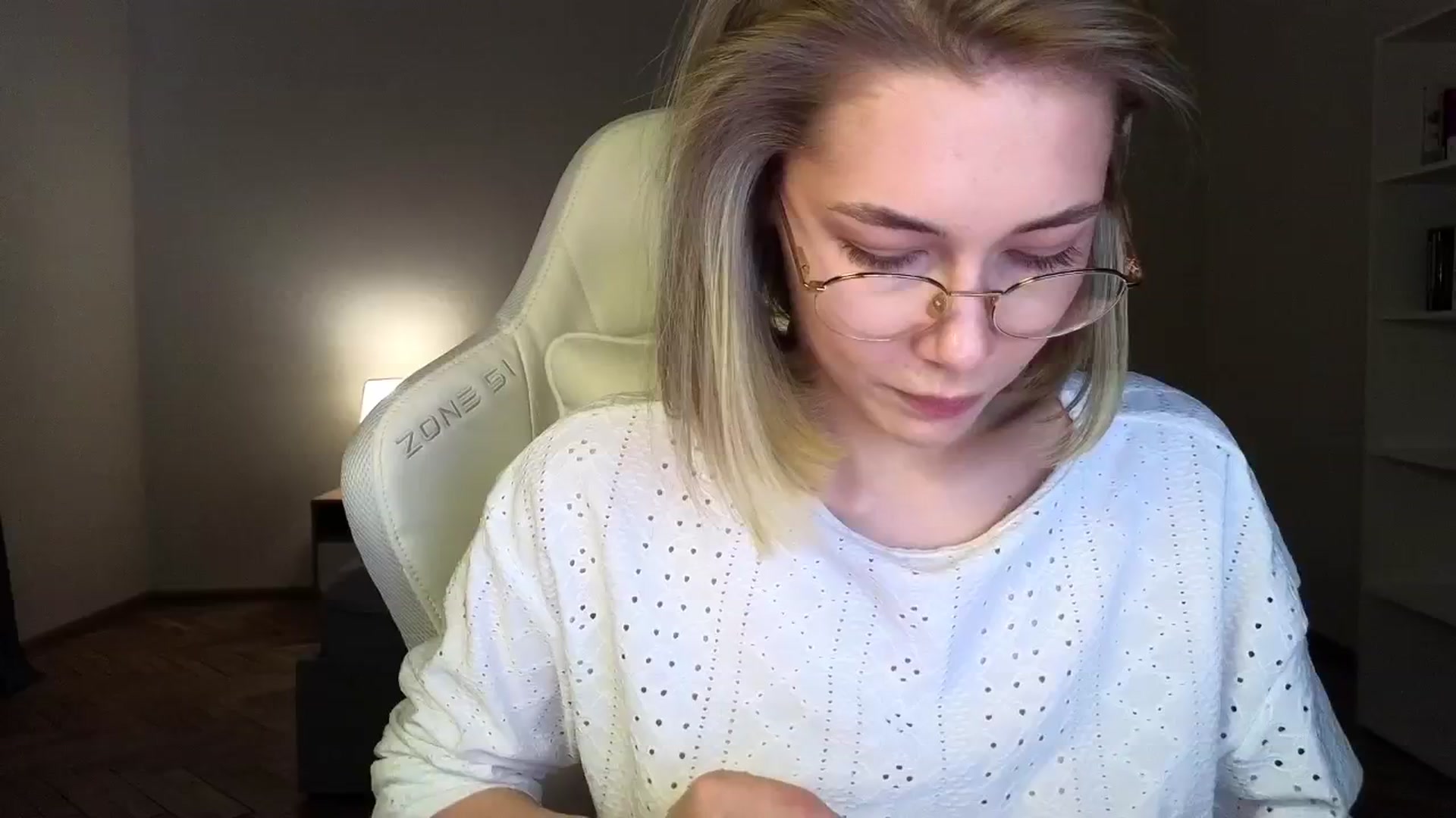Gallery image thumbnail from KeepSpark's myfreecams stream on, 03/31/2025, 04:39 image 14 of 20