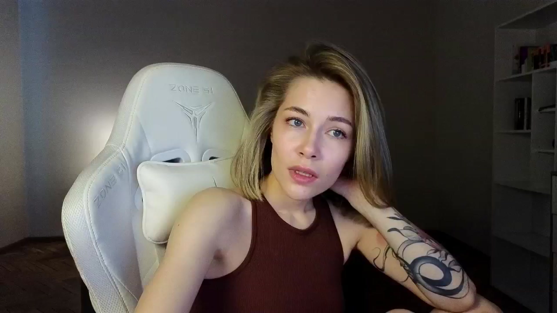 Gallery image thumbnail from KeepSpark's myfreecams stream on, 04/02/2025, 04:16 image 19 of 20
