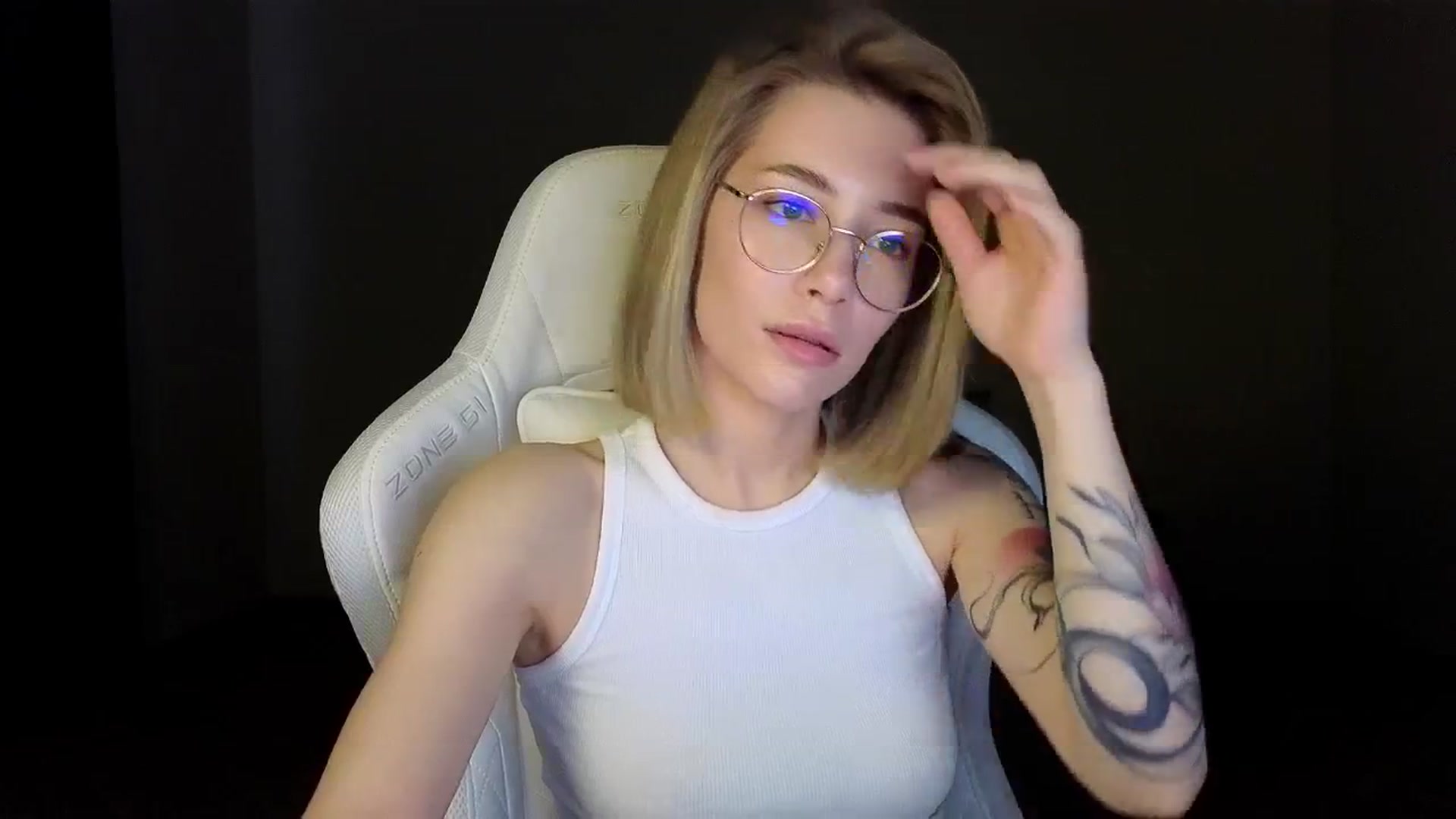 Gallery image thumbnail from KeepSpark's myfreecams stream on, 04/07/2025, 04:27 image 12 of 20