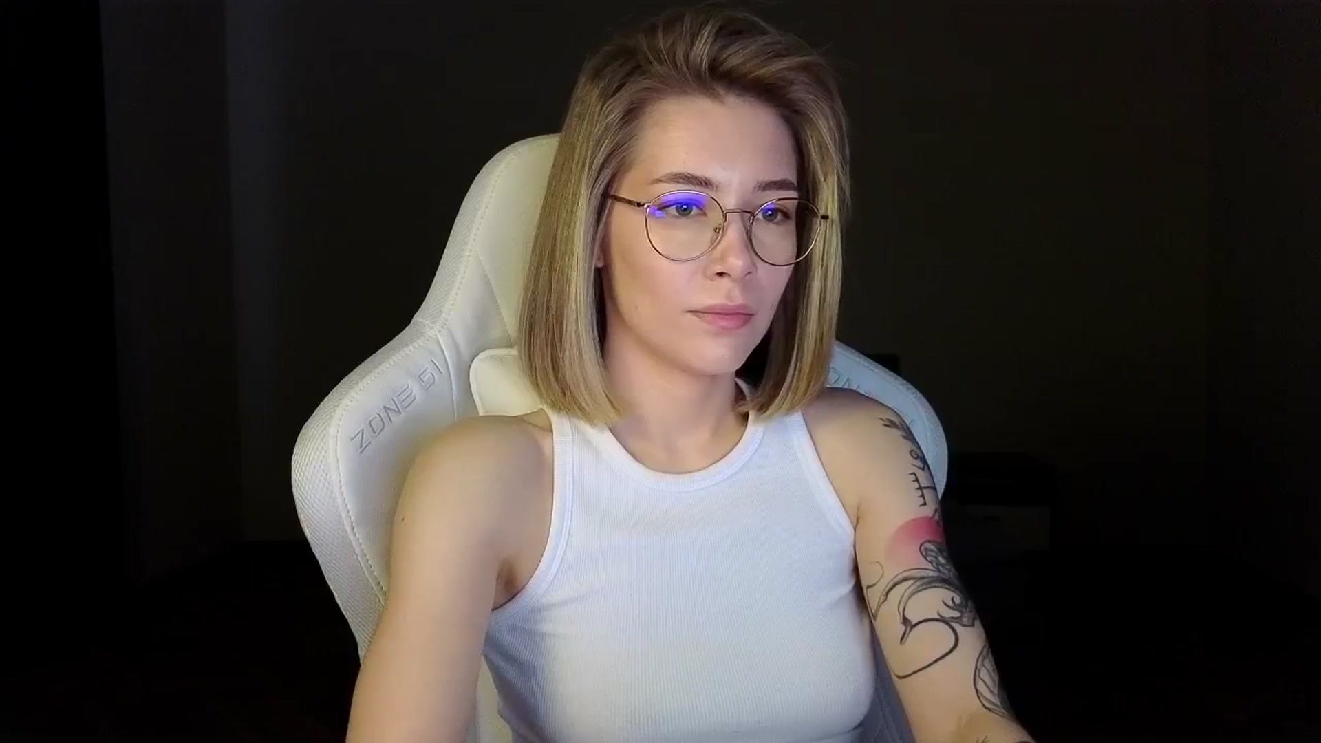 Gallery image thumbnail from KeepSpark's myfreecams stream on, 04/07/2025, 04:27 image 13 of 20